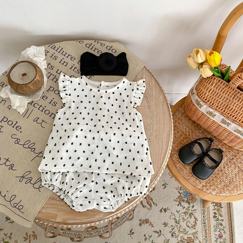 Summer New Baby Clothing, 0-3 Year Old Girl Dot Cut Flower Flying Sleeve Top+Baby Pants Cool Set
Summer New Baby Clothing, 0-3 Year Old Girl Dot Cut Flower Flying Sleeve Top+Baby Pants Cool Set