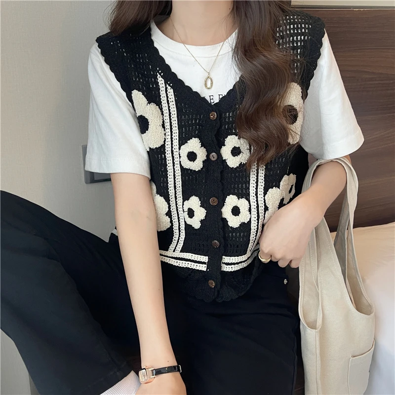 Retro Floral Knitted Short Open Cardigan Women's Vest Thin Outerwear Sweet Style V-Neck Spring Fashion Trendy Top
Retro Floral Knitted Short Open Cardigan Women's Vest Thin Outerwear Sweet Style V-Neck Spring Fashion Trendy Top