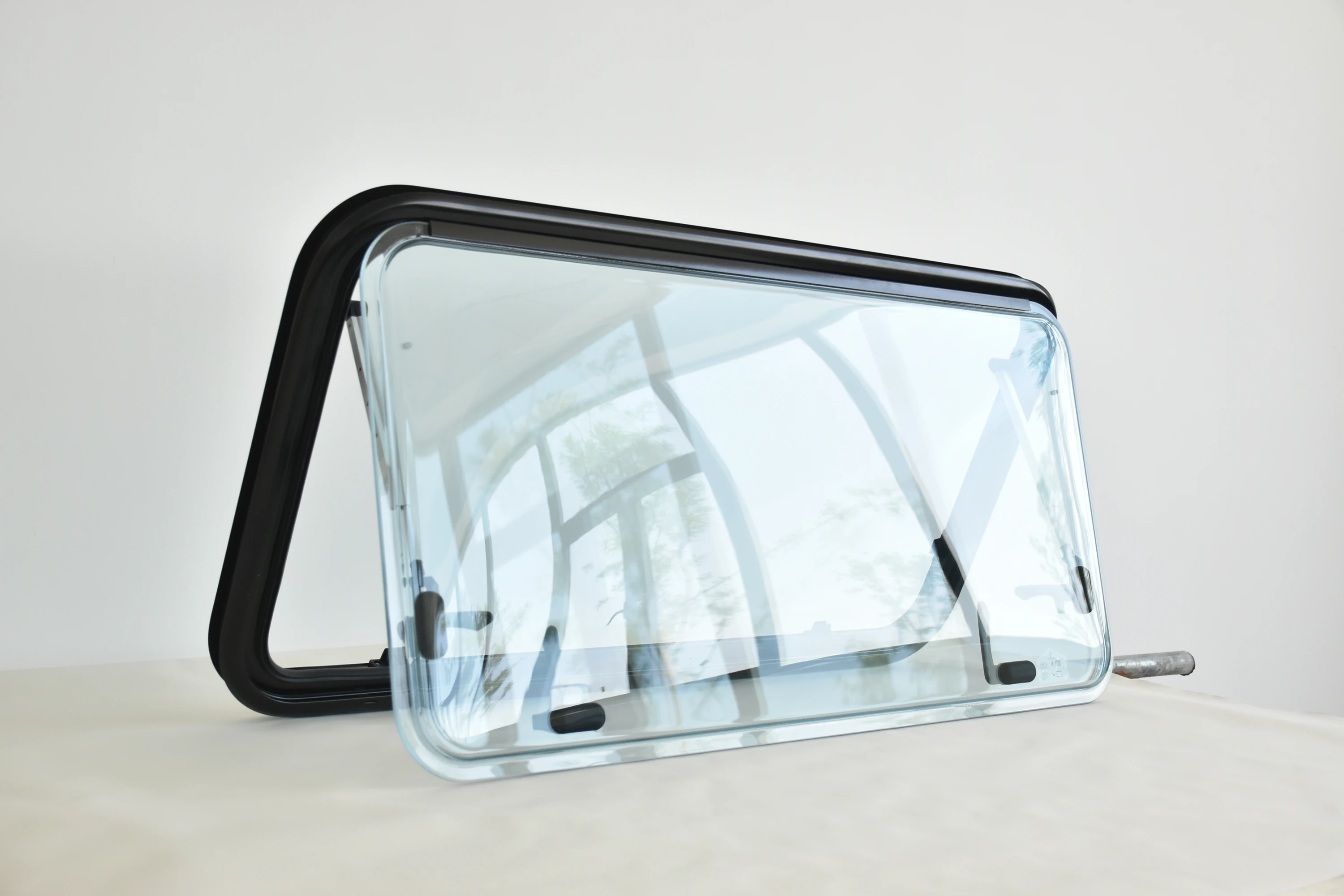 High Quality Double Acrylic Glass RV Accessories Side Windows Caravan Windows With Blinds
High Quality Double Acrylic Glass RV Accessories Side Windows Caravan Windows With Blinds