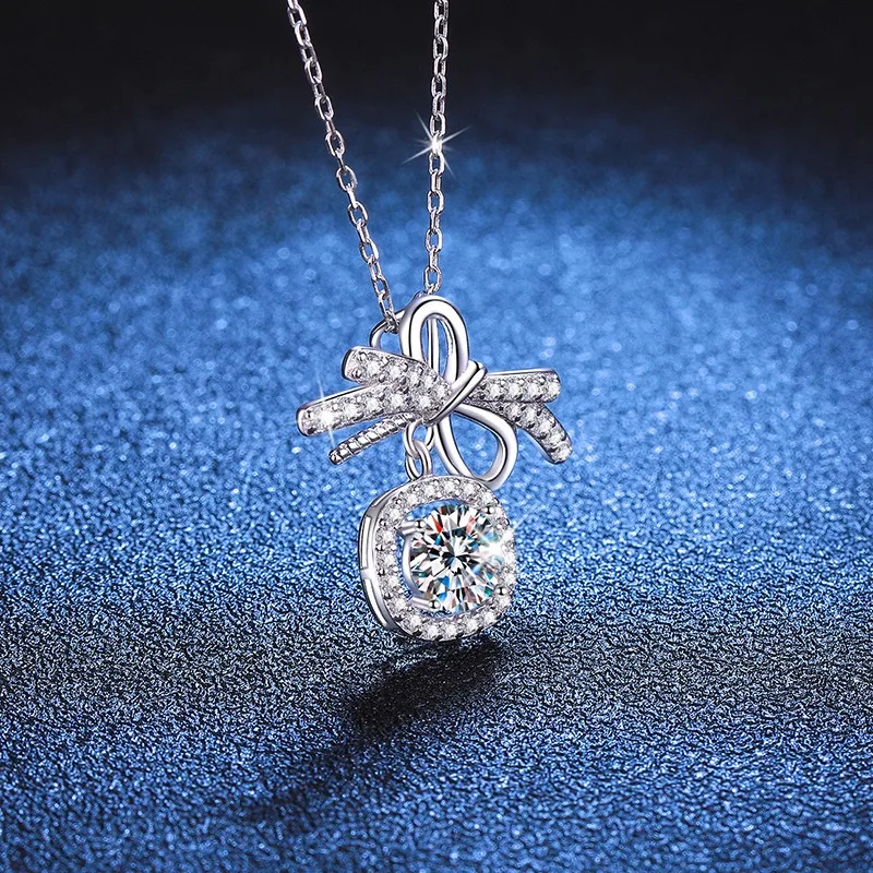 Ожерелье с подвеской из стерлингового серебра 925 пробы с бантом, 1 карат, муассанит, роскошные изящные ювелирные изделия, подарок для женщин, элегантная цепочка на ключицу, День святого Валентина
Ожерелье с подвеской из стерлингового серебра 925 пробы с бантом, 1 карат, муассанит, роскошные изящные ювелирные изделия, подарок для женщин, элегантная цепочка на ключицу, День святого Валентина