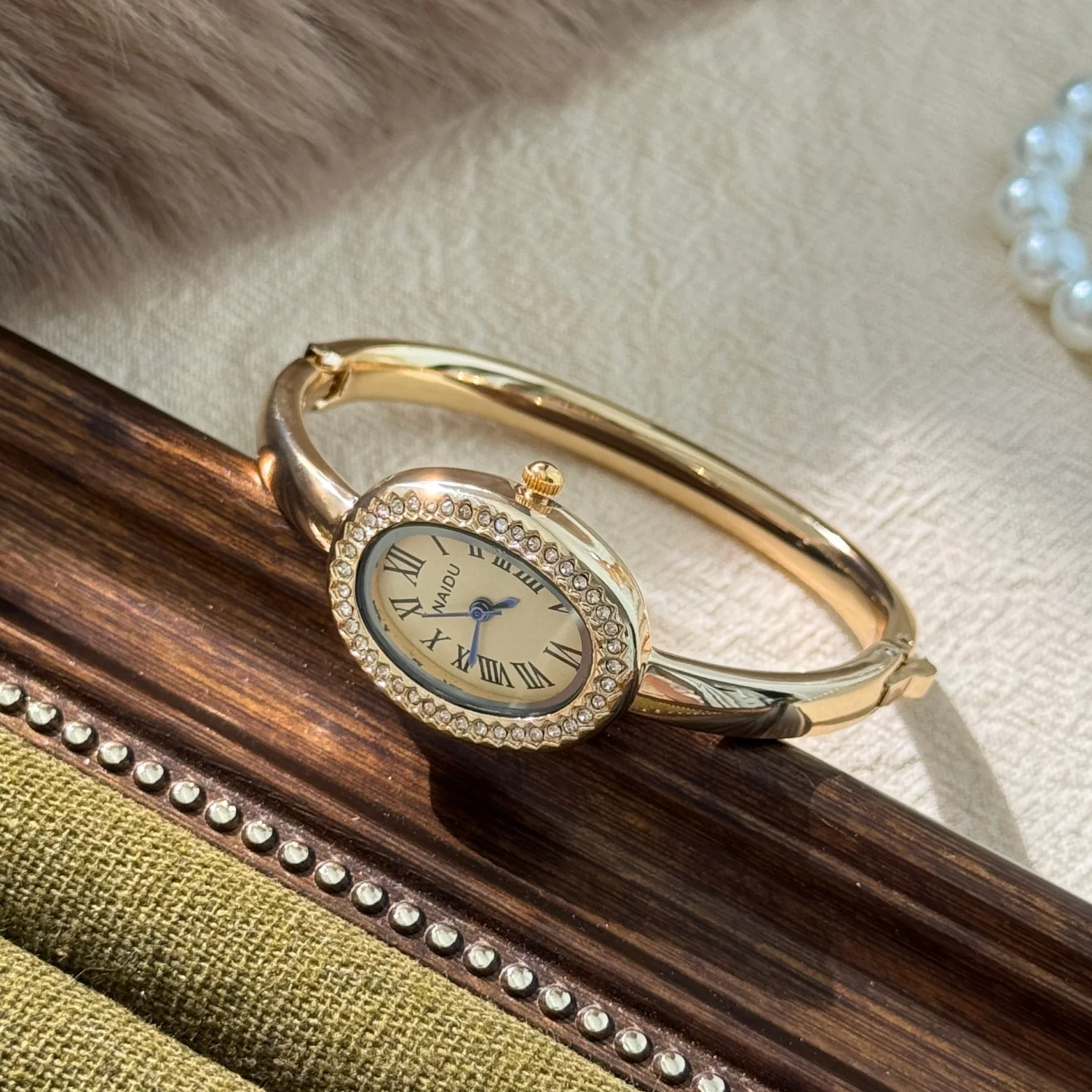 Luxury Sparkling Rhinestone Women Watches Oval Dial Bangle Ladies Quartz Watch Gold Sliver Wristwatch relógio feminino luxuosos
Luxury Sparkling Rhinestone Women Watches Oval Dial Bangle Ladies Quartz Watch Gold Sliver Wristwatch relógio feminino luxuosos