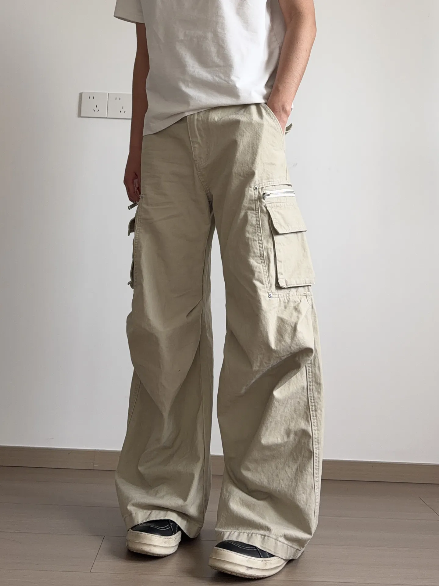 American High Street Vintage Khaki Work Pants Loose Casual Wide Leg Trousers for Men And Women with Multiple Pockets
American High Street Vintage Khaki Work Pants Loose Casual Wide Leg Trousers for Men And Women with Multiple Pockets