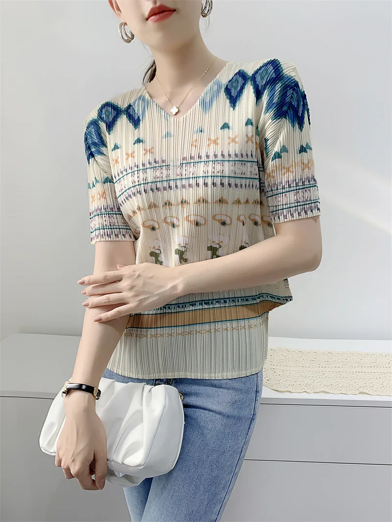Miyake pleated print v-neck T-shirt 2022 summer slim urban leisure tops new style niche fashion women tees
Miyake pleated print v-neck T-shirt 2022 summer slim urban leisure tops new style niche fashion women tees