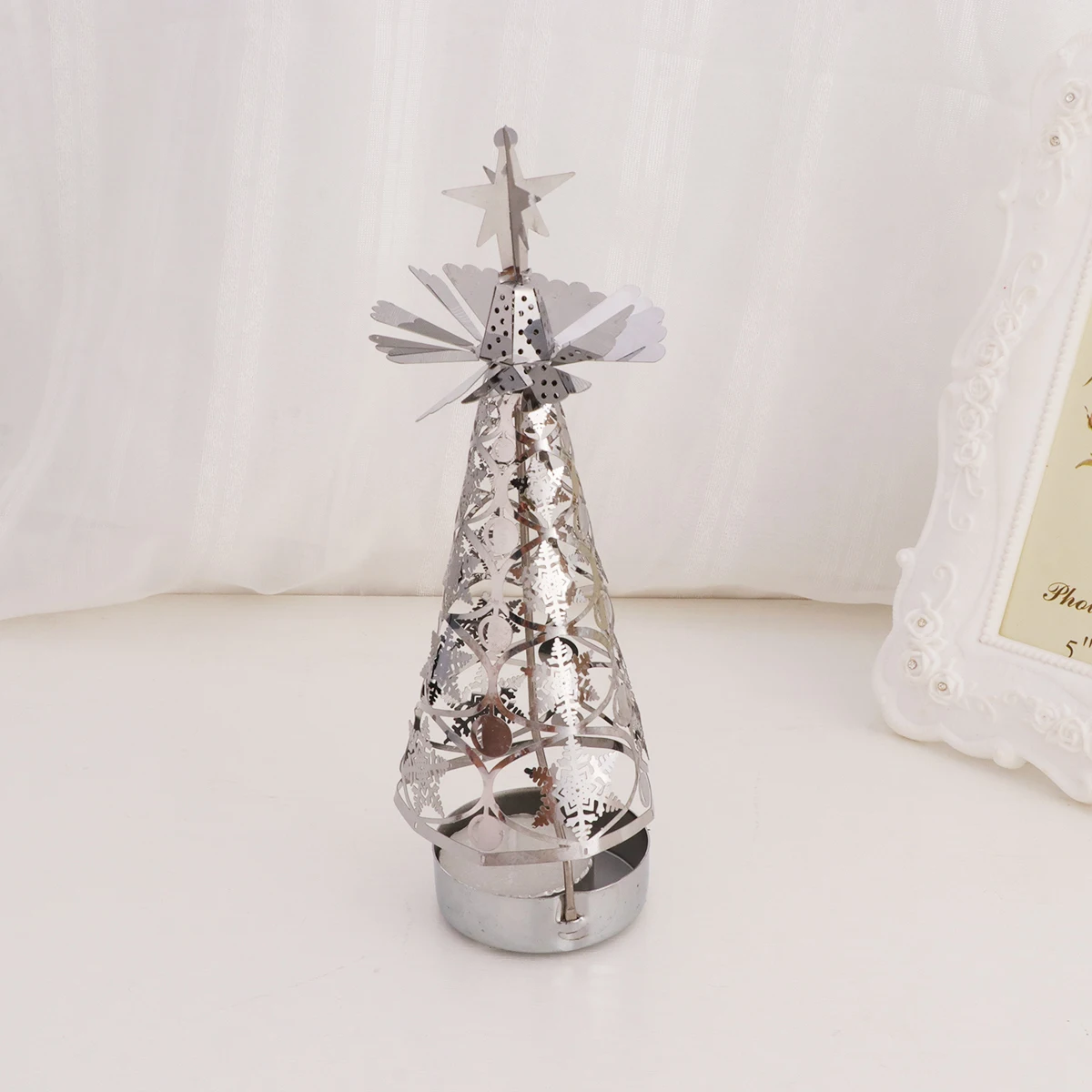 Revolving C Metal Snowflake Pattern C Holder for Christmas Tree Decor Tea Light St Home Accessories
Revolving C Metal Snowflake Pattern C Holder for Christmas Tree Decor Tea Light St Home Accessories