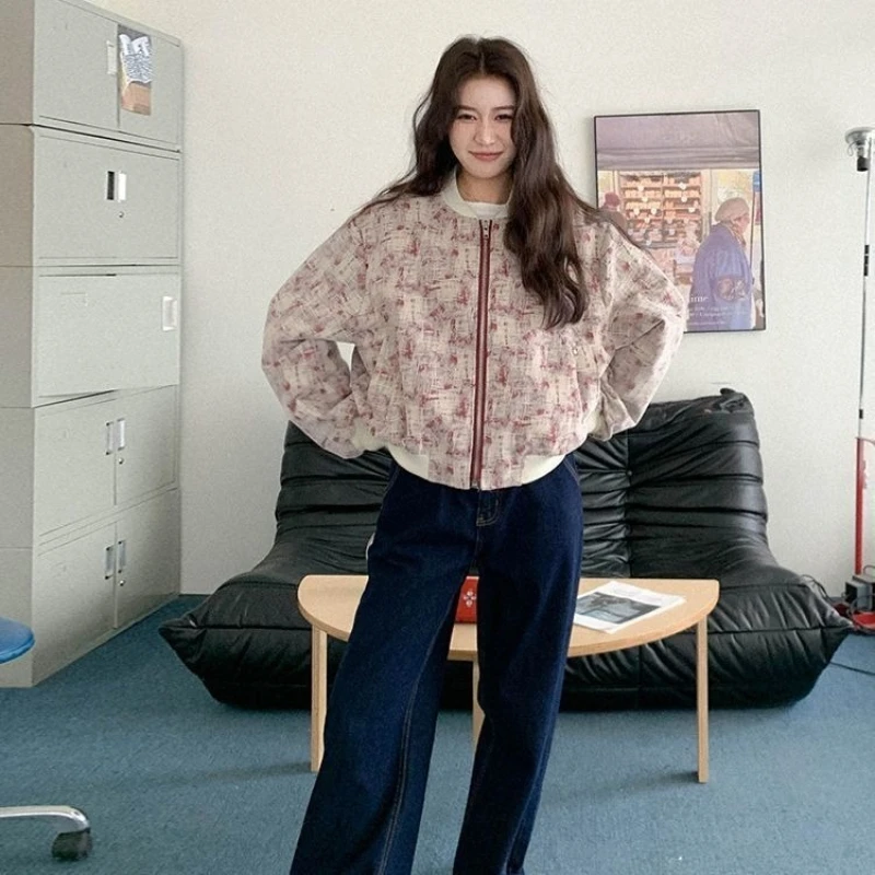 2025 New Korean Style Women's Baseball Jacket with Trendy Print Loose Fit Petite Autumn Outerwear Hot Sale
2025 New Korean Style Women's Baseball Jacket with Trendy Print Loose Fit Petite Autumn Outerwear Hot Sale