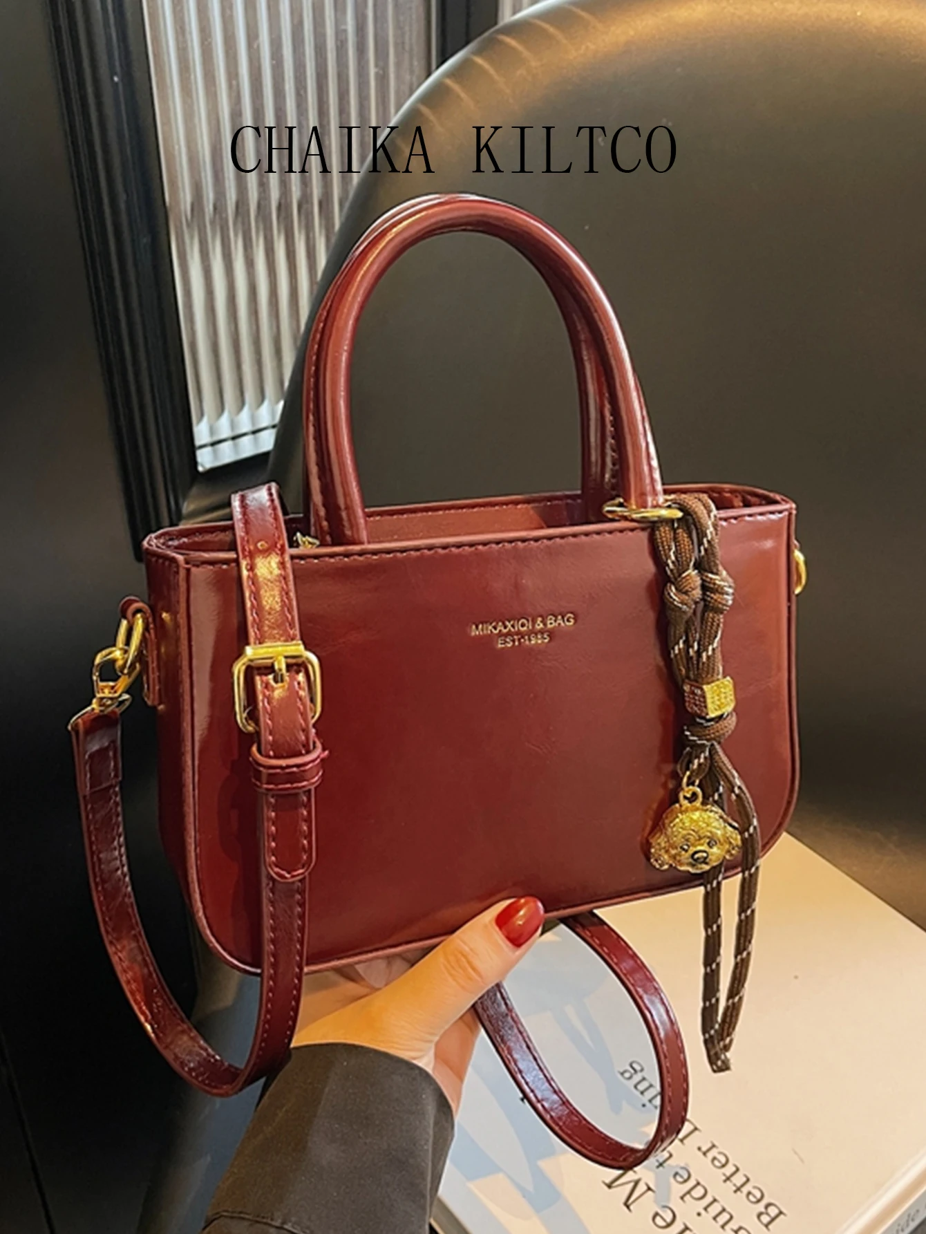 CHAIKA KILTCO Minimally casual hand-held small bag, women's new retro fashion shoulder bag, popular versatile crossbody bag
CHAIKA KILTCO Minimally casual hand-held small bag, women's new retro fashion shoulder bag, popular versatile crossbody bag