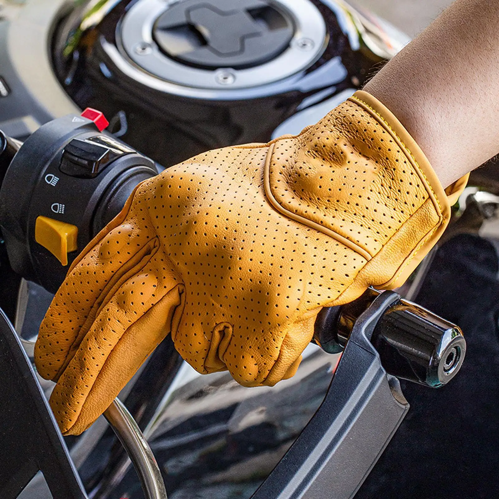 Outdoor Cycling Motorcycle Gloves Motorcycle Gloves Leather Retro Touch Screen Breathable Adjustable for City Street Commuting
Outdoor Cycling Motorcycle Gloves Motorcycle Gloves Leather Retro Touch Screen Breathable Adjustable for City Street Commuting