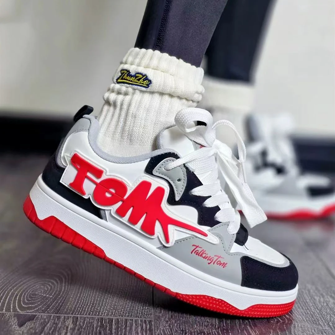 Indoor high fashion men's non-slip anti-odor running shoes leather waterproof women's shoes
Indoor high fashion men's non-slip anti-odor running shoes leather waterproof women's shoes
