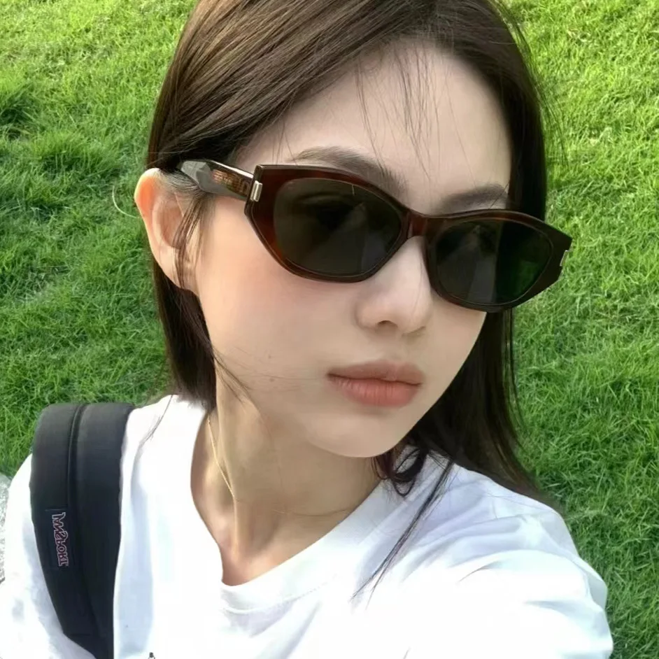 Fashion Style Women's Sun Glasses Cat Eye Shape UV Protection Sunglasses Women Fishing Hiking Sunglass Men
Fashion Style Women's Sun Glasses Cat Eye Shape UV Protection Sunglasses Women Fishing Hiking Sunglass Men