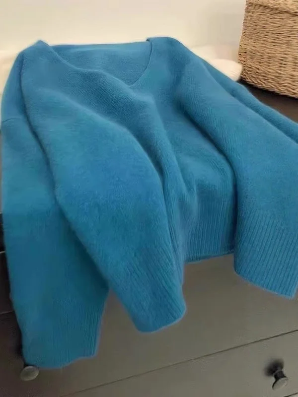 Синий вязаный свитер оверсайз с V-образным вырезом для женщин: мягкий, уютный, зимний, модный, комфортный, больших размеров
Синий вязаный свитер оверсайз с V-образным вырезом для женщин: мягкий, уютный, зимний, модный, комфортный, больших размеров