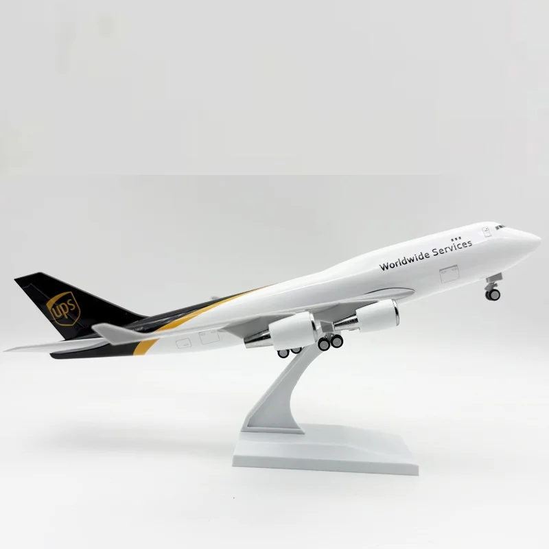 Игрушечный самолет B747 UPS Airways, миниатюрная модель из литого металла, 30 см, из смолы, для детей, масштаб 1/240, для взрослых, для развлечений
Игрушечный самолет B747 UPS Airways, миниатюрная модель из литого металла, 30 см, из смолы, для детей, масштаб 1/240, для взрослых, для развлечений