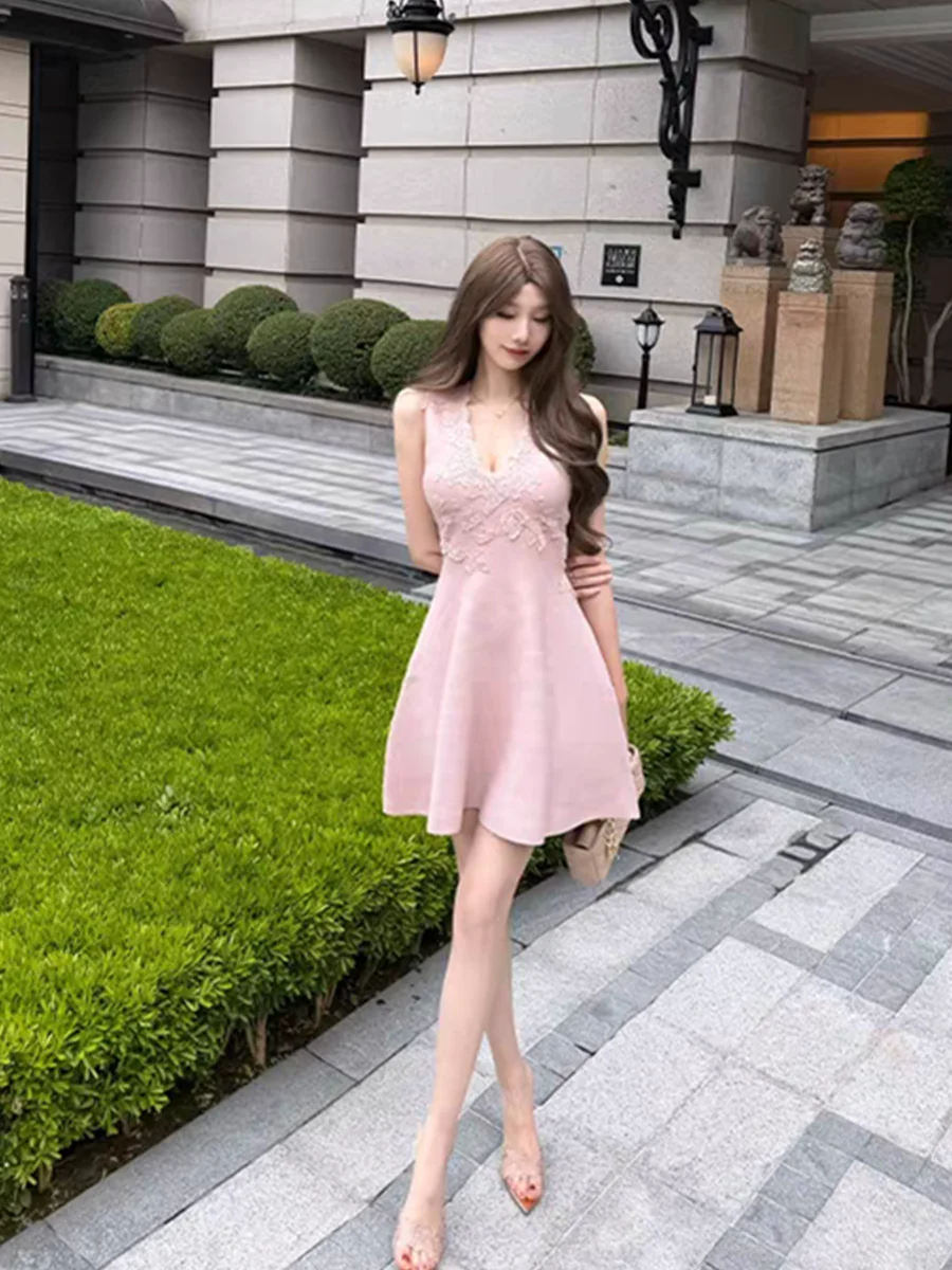 Summer Thin Mist Rose Embroidery Dress Women's High Waist Slim V-Neck Sleeveless A-Line Skirt Sweet Style Princess Fit
Summer Thin Mist Rose Embroidery Dress Women's High Waist Slim V-Neck Sleeveless A-Line Skirt Sweet Style Princess Fit