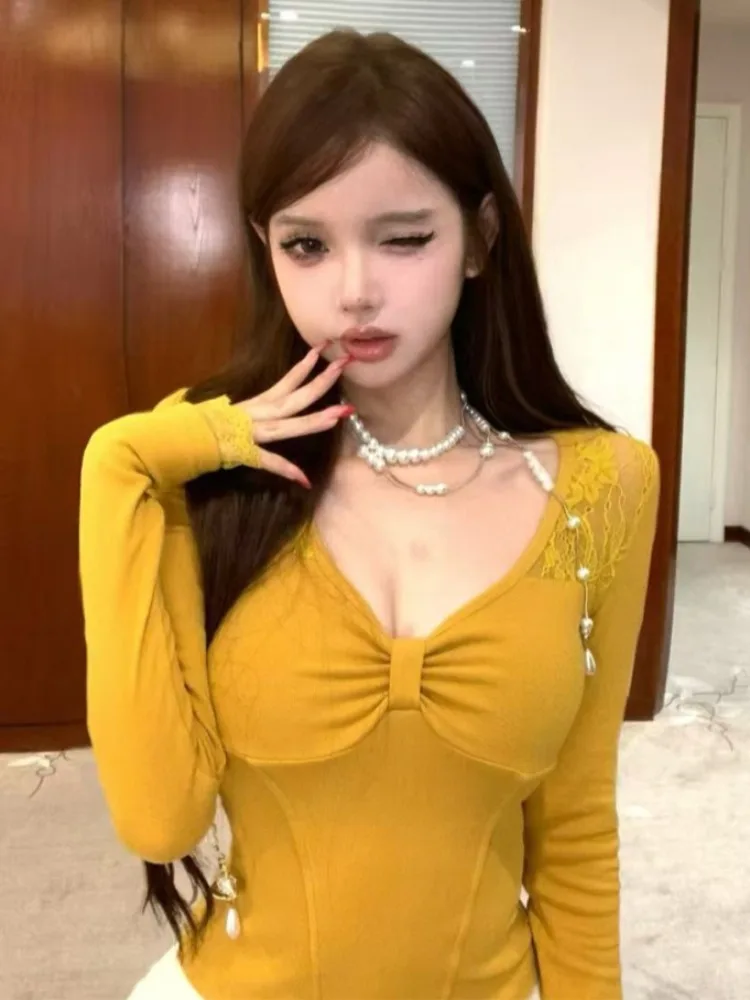 Pure Desire Sweet Spicy Short Knot V-Neck Long Sleeve Lace Splice Slim Fit Base Shirt Women Autumn Winter Fashion
Pure Desire Sweet Spicy Short Knot V-Neck Long Sleeve Lace Splice Slim Fit Base Shirt Women Autumn Winter Fashion