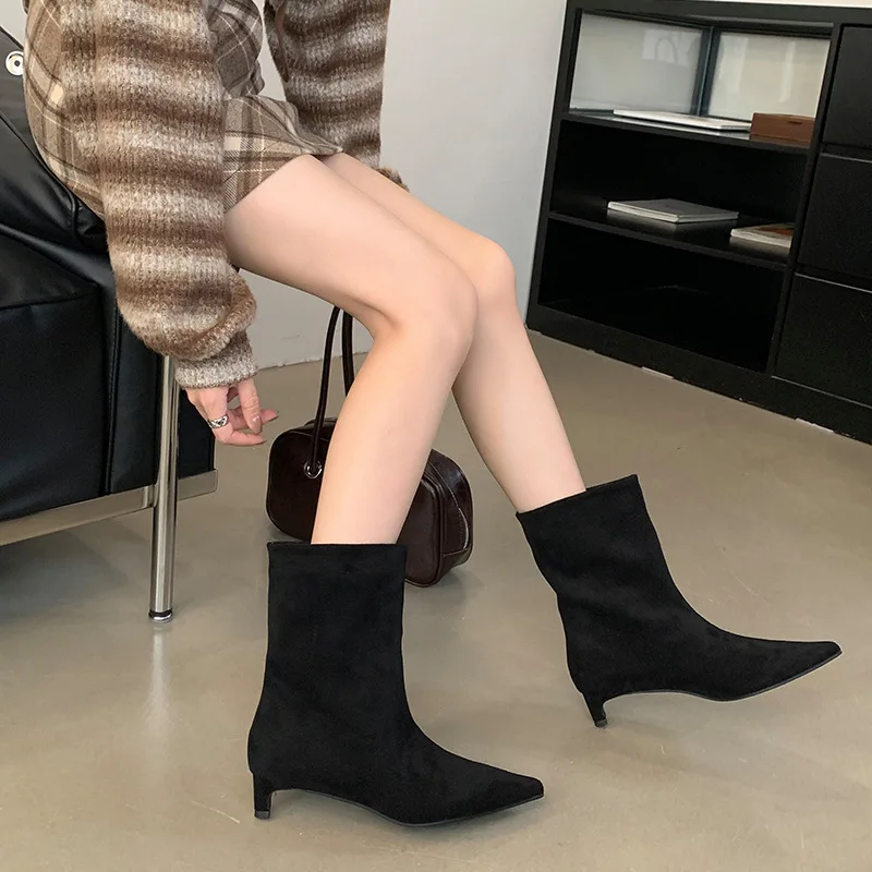 Flannel Pointed Toe Short Ankle Boots For Women Kitten Heel Slip On Botas Mujer 2025 Tendencia Straight Botines Fashion Elegant
Flannel Pointed Toe Short Ankle Boots For Women Kitten Heel Slip On Botas Mujer 2025 Tendencia Straight Botines Fashion Elegant