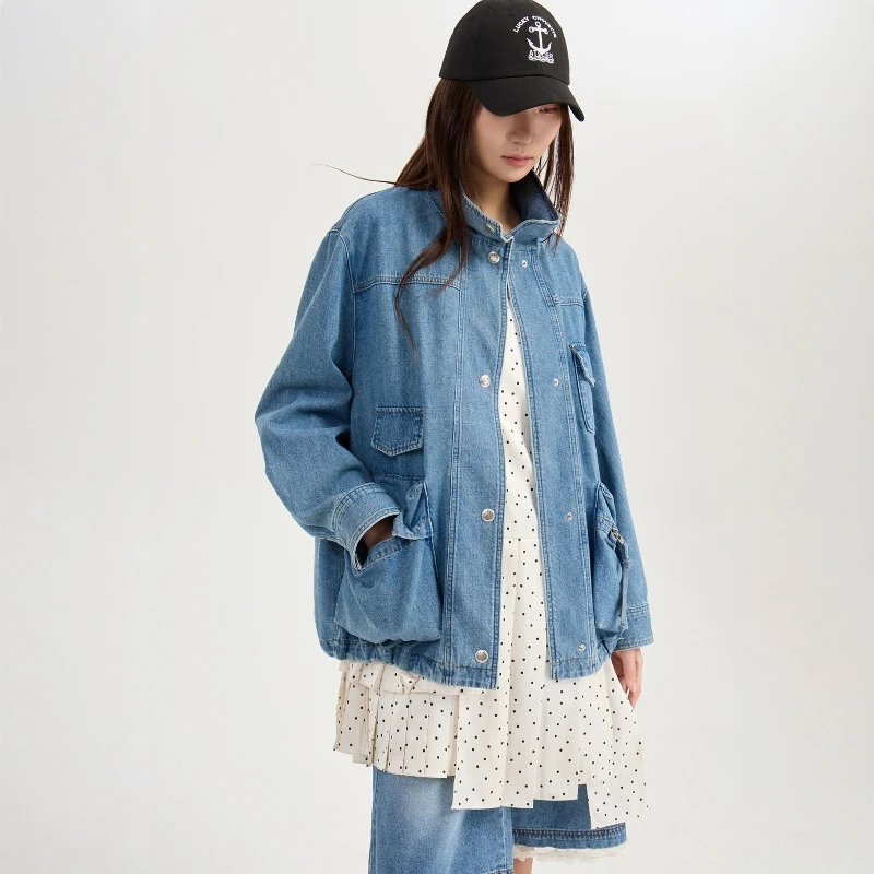 Casual Style Pure Cotton Oversized Denim Jacket with Drawstring Stand Collar Anti-Aging for Commuting Spring 2026 Ladies Fashion
Casual Style Pure Cotton Oversized Denim Jacket with Drawstring Stand Collar Anti-Aging for Commuting Spring 2026 Ladies Fashion