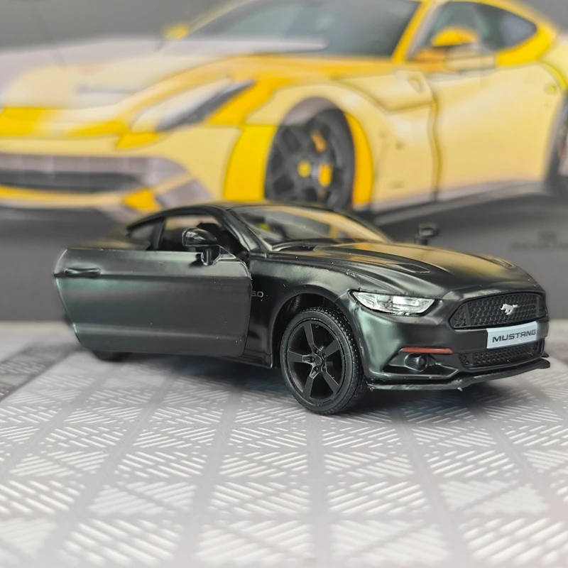 1:36 Simulated Ford Mustang alloy car model supercar doors that can be opened rich in details, finely crafted
1:36 Simulated Ford Mustang alloy car model supercar doors that can be opened rich in details, finely crafted