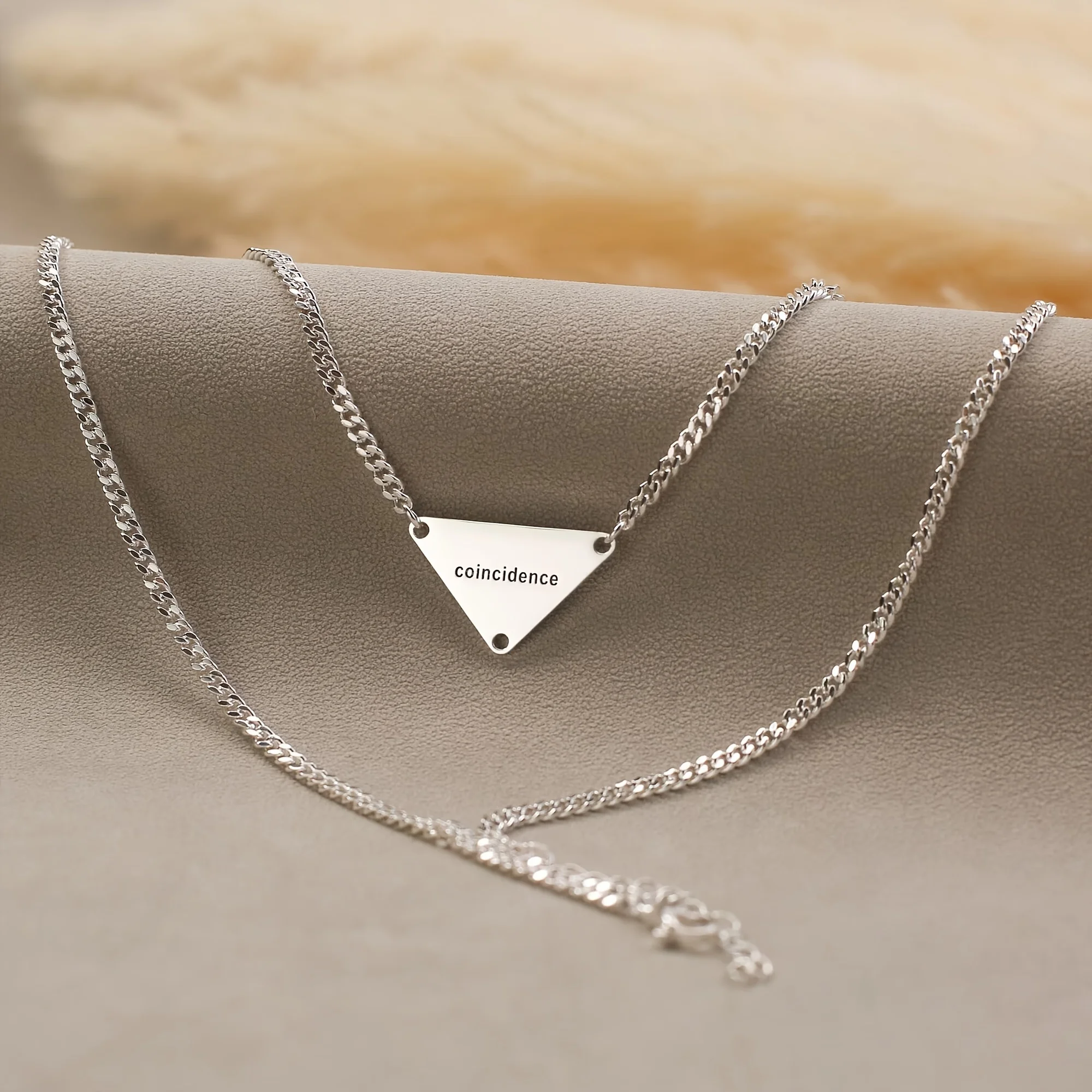 Elegant Custom Engraved Name Necklace 18K Gold Plated Stainless Steel Triangle Pendant Choker Perfect Gift Jewelry for Women
Elegant Custom Engraved Name Necklace 18K Gold Plated Stainless Steel Triangle Pendant Choker Perfect Gift Jewelry for Women