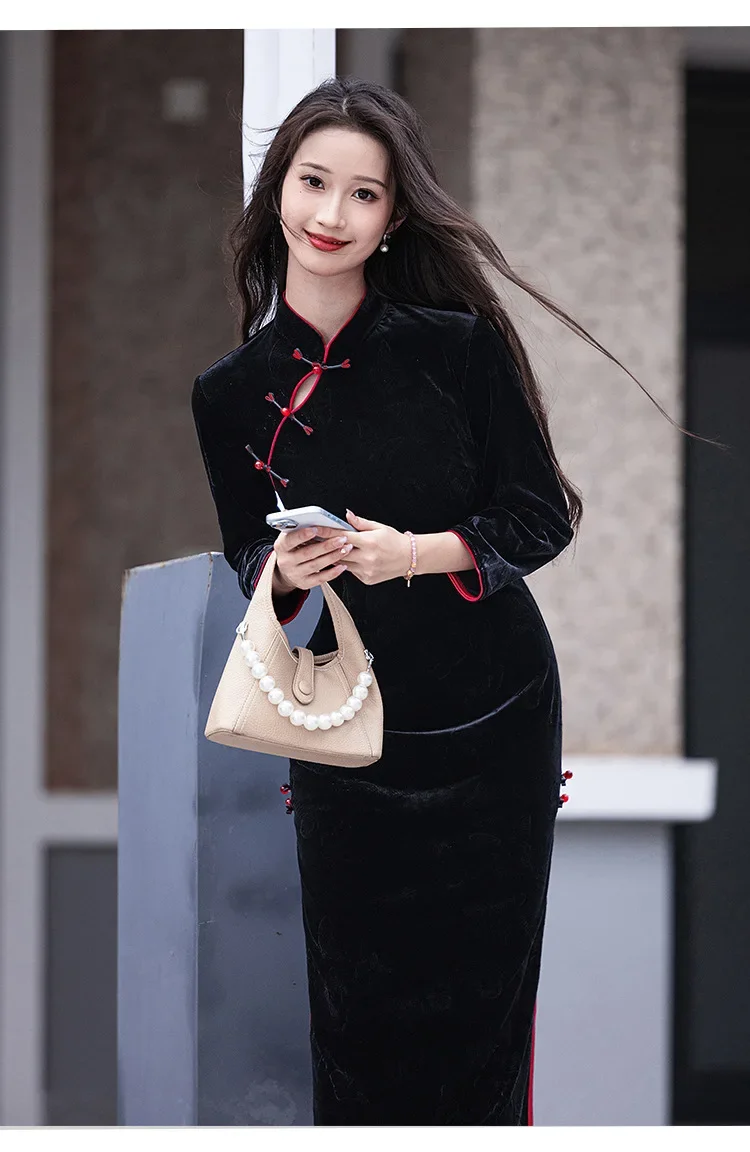 2025 Spring Velvet Mid-sleeved Cheongsam Mom Slim Long Plus Size Chinese Traditional Qipao Evening Wedding Dress for Women Party
2025 Spring Velvet Mid-sleeved Cheongsam Mom Slim Long Plus Size Chinese Traditional Qipao Evening Wedding Dress for Women Party