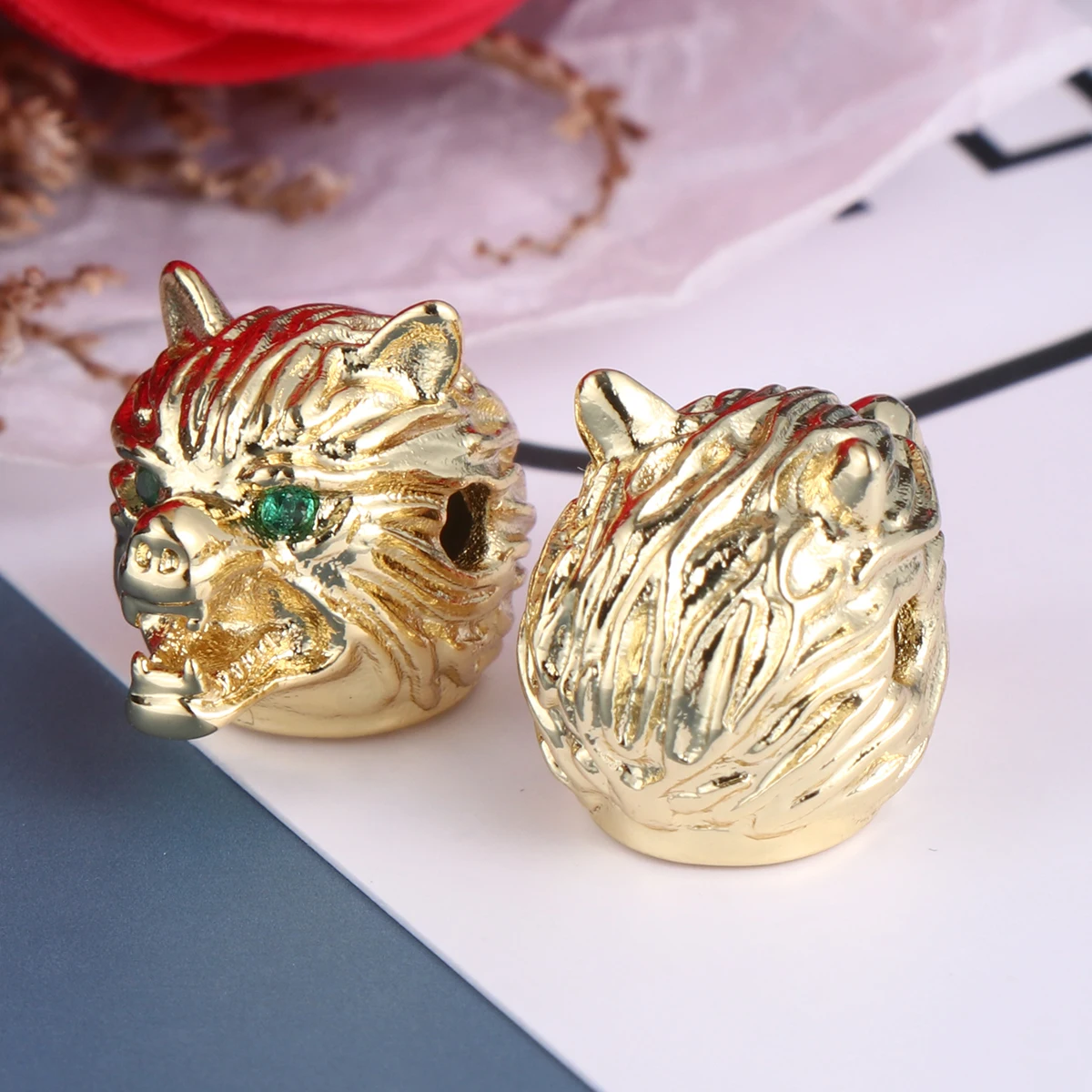 2 Pcs Copper Wolf Head Pendants Zircon DIY Jewelry Making Bracelet Necklace Earrings Craft Idea Clothes
2 Pcs Copper Wolf Head Pendants Zircon DIY Jewelry Making Bracelet Necklace Earrings Craft Idea Clothes