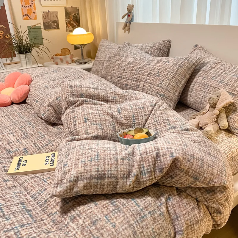 Winter warm duvet cover flannel bed linen bedding coral velvet double-sided milk velvet four-piece suit comforter bedding sets
Winter warm duvet cover flannel bed linen bedding coral velvet double-sided milk velvet four-piece suit comforter bedding sets