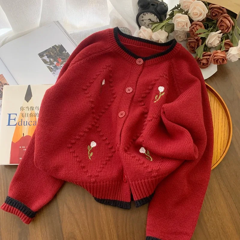 Women Flower Embroidered Knitted Cardigan Contrasting Color Autumn New Sweater French Fashion Elegant Jacquard Knitting Coat 
Women Flower Embroidered Knitted Cardigan Contrasting Color Autumn New Sweater French Fashion Elegant Jacquard Knitting Coat