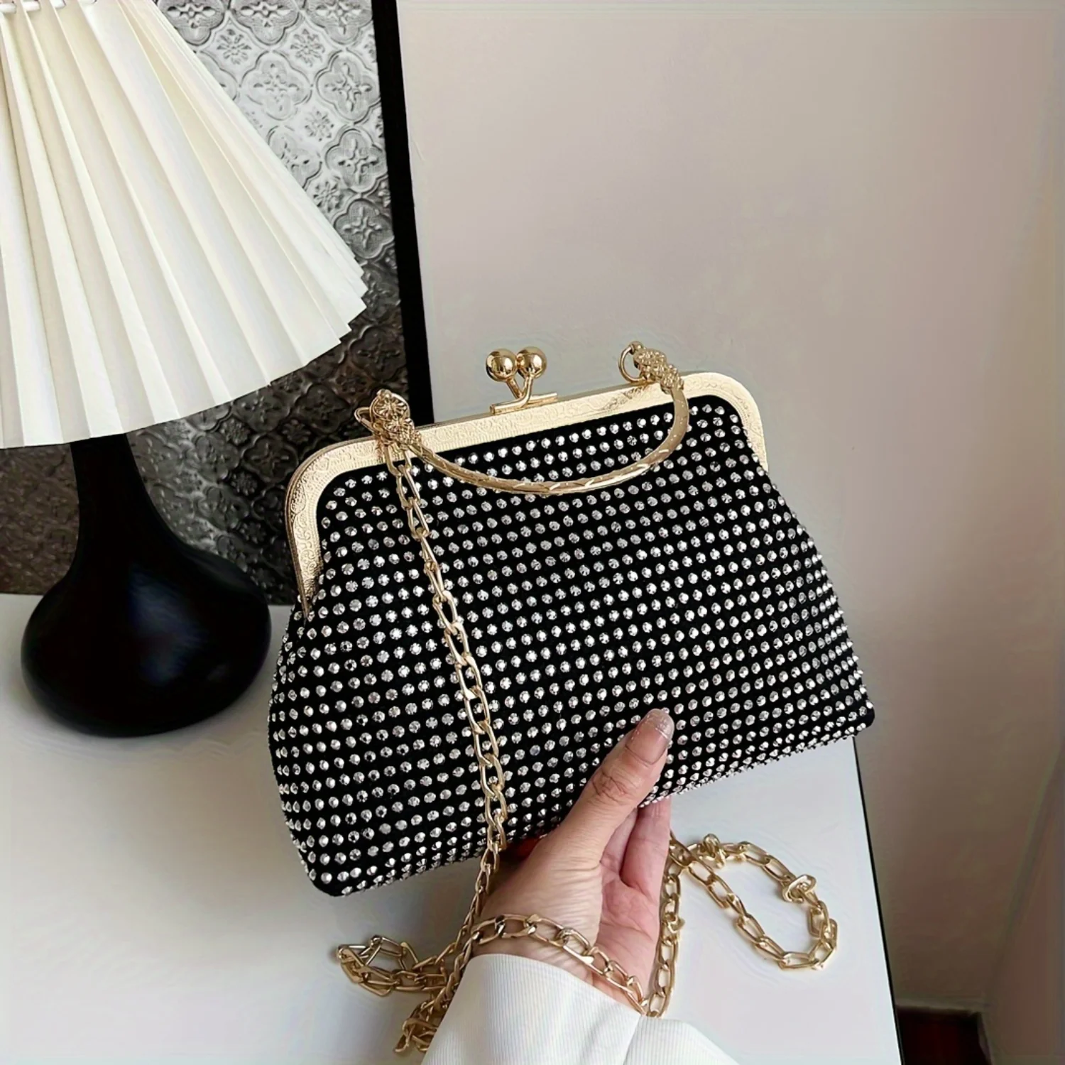 Elegant Vintage Mini Evening Clutch with Rhinestone Decoration, Crossbody Chain Handle, and Lipstick Handbag for Women's Outings
Elegant Vintage Mini Evening Clutch with Rhinestone Decoration, Crossbody Chain Handle, and Lipstick Handbag for Women's Outings