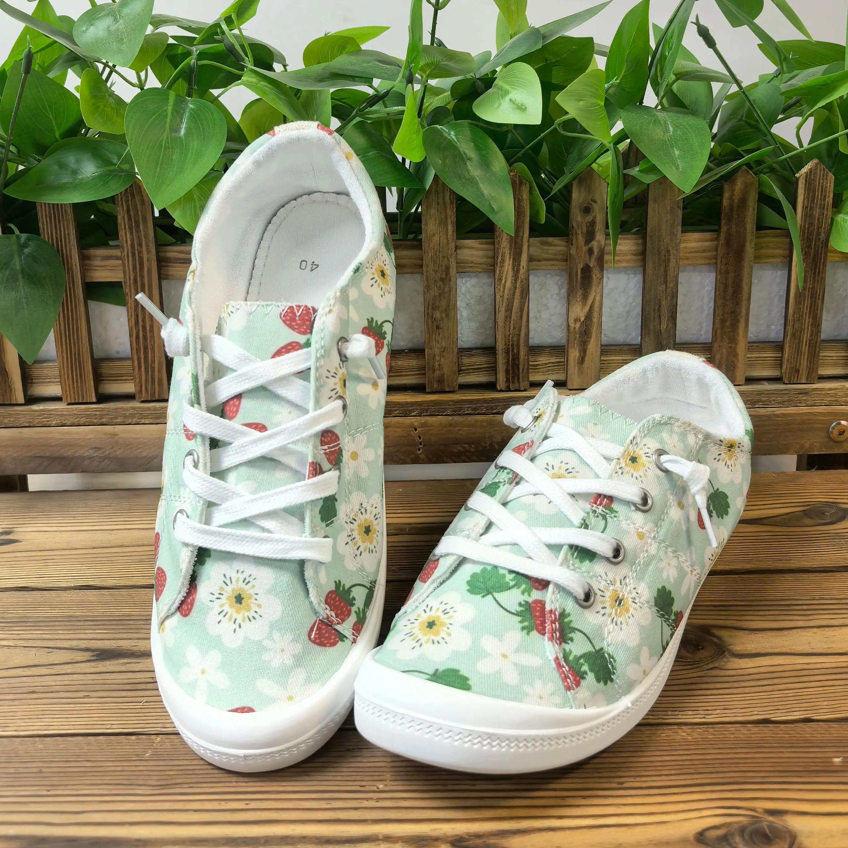 A Pair of Women's Casual Outdoor Sneakers, Hiking Shoes, Running Shoes, New Spring 2026 Light Green Floral Slip-On Travel Season Fashion Gift Women's Shoes
A Pair of Women's Casual Outdoor Sneakers, Hiking Shoes, Running Shoes, New Spring 2026 Light Green Floral Slip-On Travel Season Fashion Gift Women's Shoes