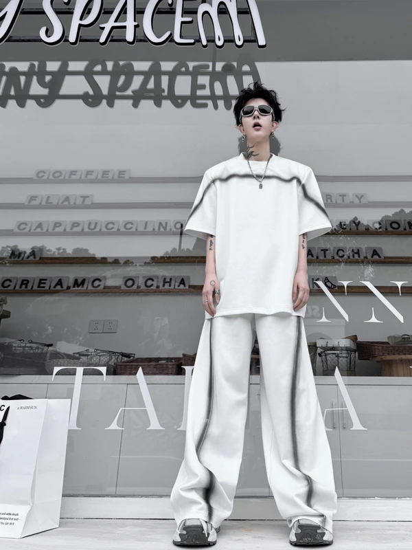 Summer 2025SS Men's Casual Drawn Line Short Sleeve T-shirt And Wide Leg Pants Set Hand-Painted Color Block Design Teen Fashion
Summer 2025SS Men's Casual Drawn Line Short Sleeve T-shirt And Wide Leg Pants Set Hand-Painted Color Block Design Teen Fashion