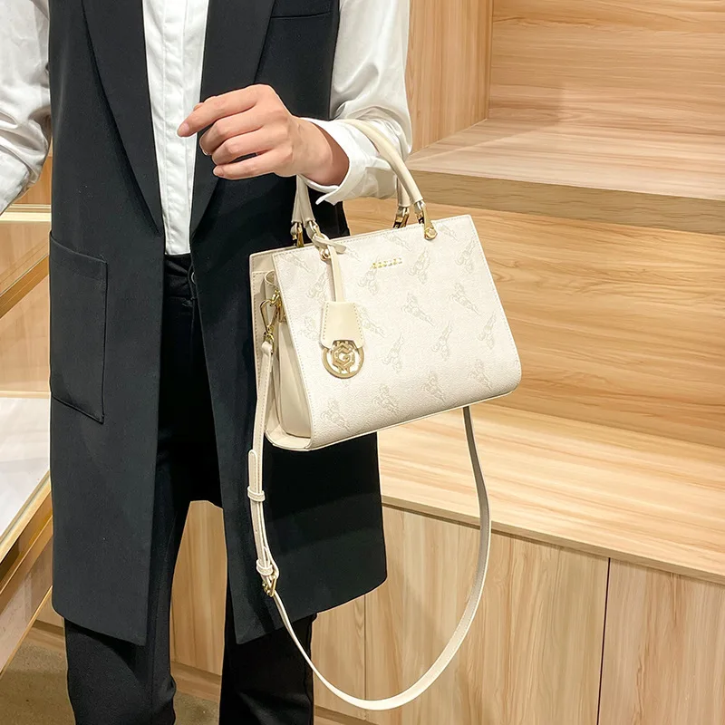 2026 Новая большая сумка, модная ручная сумка для мамы с принтом, сумка через плечо на одно плечо
2026 Новая большая сумка, модная ручная сумка для мамы с принтом, сумка через плечо на одно плечо