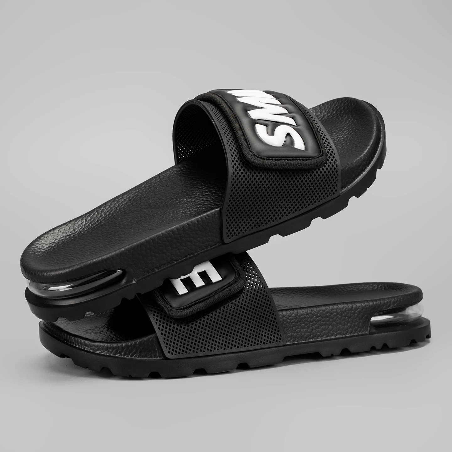 Casual Sports Slippers Are A Must-have Men in Summer Breathable and Non Slip Flat Shoes Are Versatile for Outdoor Wear in 2025
Casual Sports Slippers Are A Must-have Men in Summer Breathable and Non Slip Flat Shoes Are Versatile for Outdoor Wear in 2025