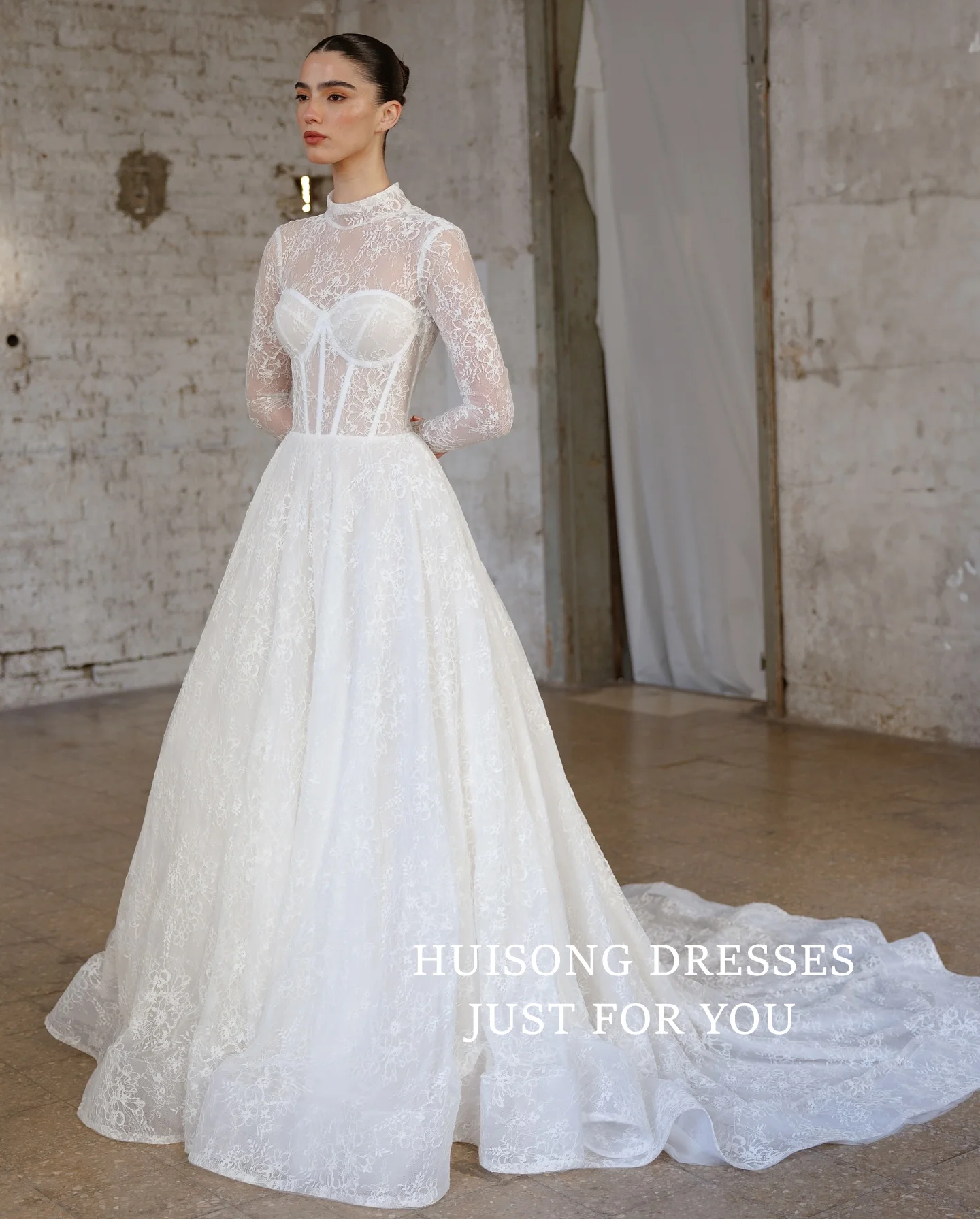 HUISONG Customized Modest Wedding Dresses Lace Appliques High-Neck Long Sleeves A-Line Beach Bohemia Wedding Dress
HUISONG Customized Modest Wedding Dresses Lace Appliques High-Neck Long Sleeves A-Line Beach Bohemia Wedding Dress