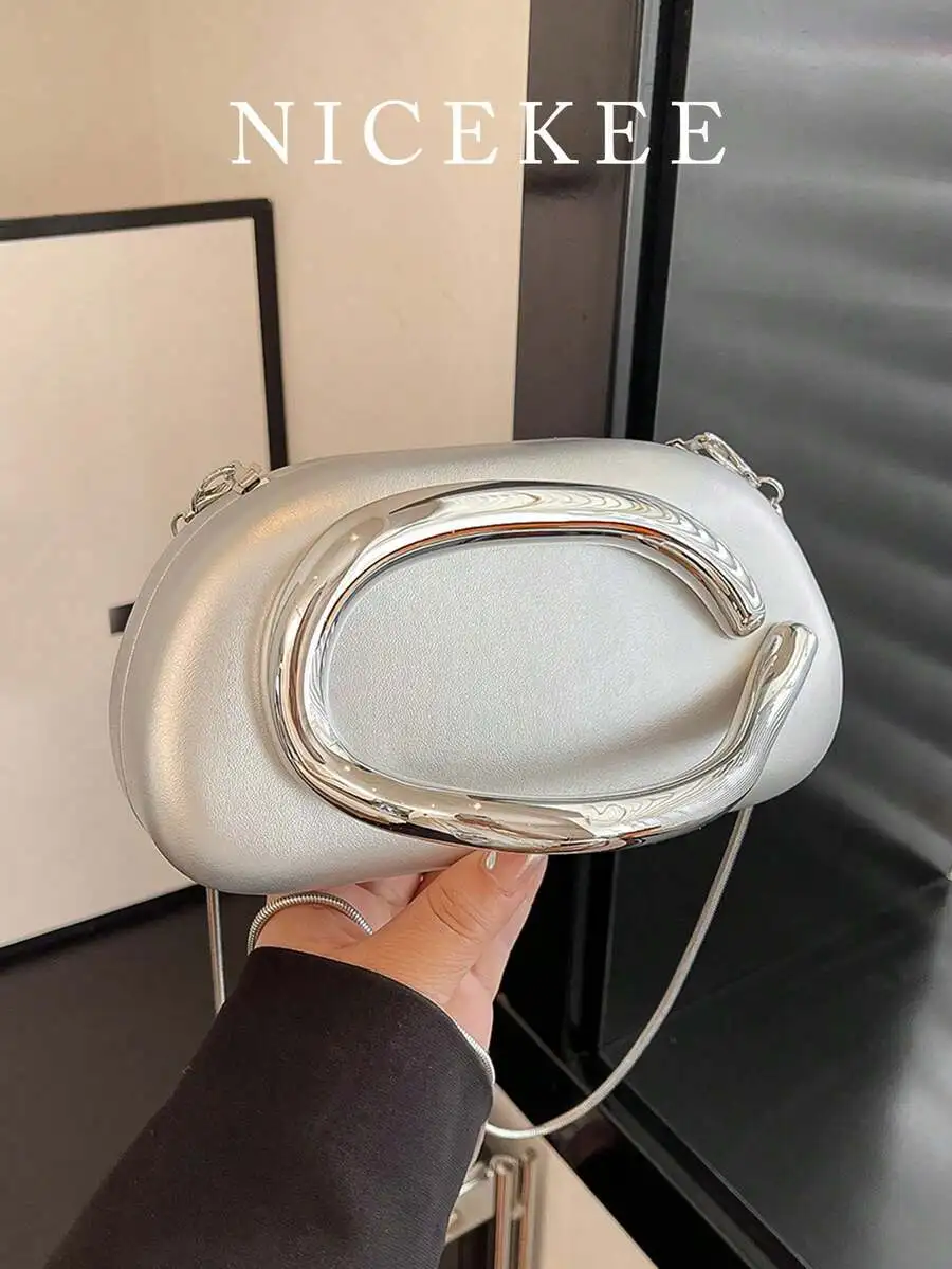 Modern Silver-Tone Oval Clutch With Polished Metal Frame, Chain Strap Crossbody Bag For Evening Or Daily Use
Modern Silver-Tone Oval Clutch With Polished Metal Frame, Chain Strap Crossbody Bag For Evening Or Daily Use