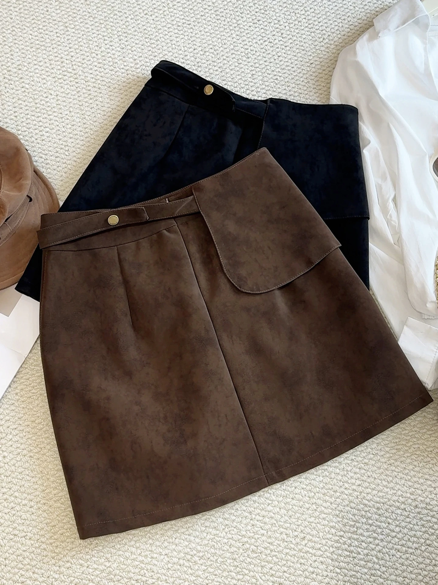 Retro Faux Suede Half Skirt Autumn Winter Women's Design Sense Belt Short Skirts Korean Sexy Mini A-line Bottom Skirts
Retro Faux Suede Half Skirt Autumn Winter Women's Design Sense Belt Short Skirts Korean Sexy Mini A-line Bottom Skirts