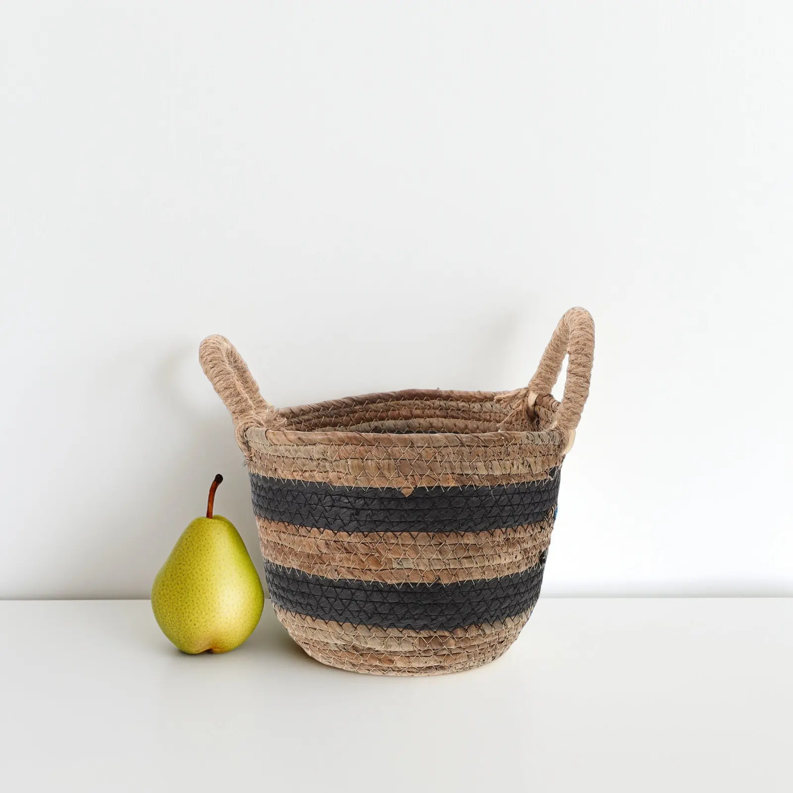 Large Handmade Rattan Weaving Basket for Blanket Storage Boho Wicker Laundry Hamper Home Organization Sundries Basket
Large Handmade Rattan Weaving Basket for Blanket Storage Boho Wicker Laundry Hamper Home Organization Sundries Basket