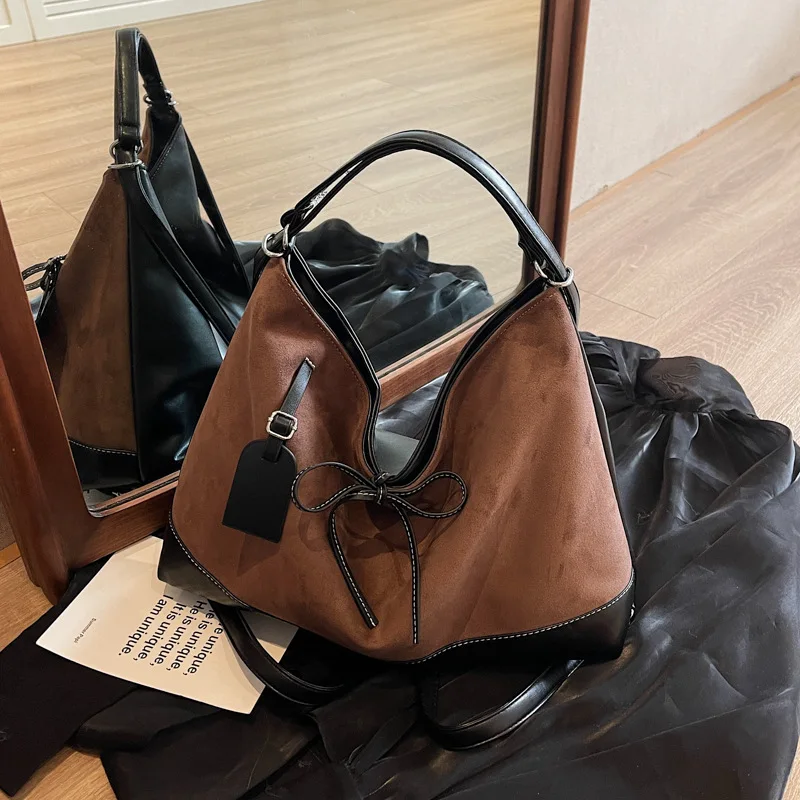 Suede Retro Large-capacity Bag. New for Women in Winter, An All-matching Double-shoulder or Single-shoulder/crossbody Bag.
Suede Retro Large-capacity Bag. New for Women in Winter, An All-matching Double-shoulder or Single-shoulder/crossbody Bag.
