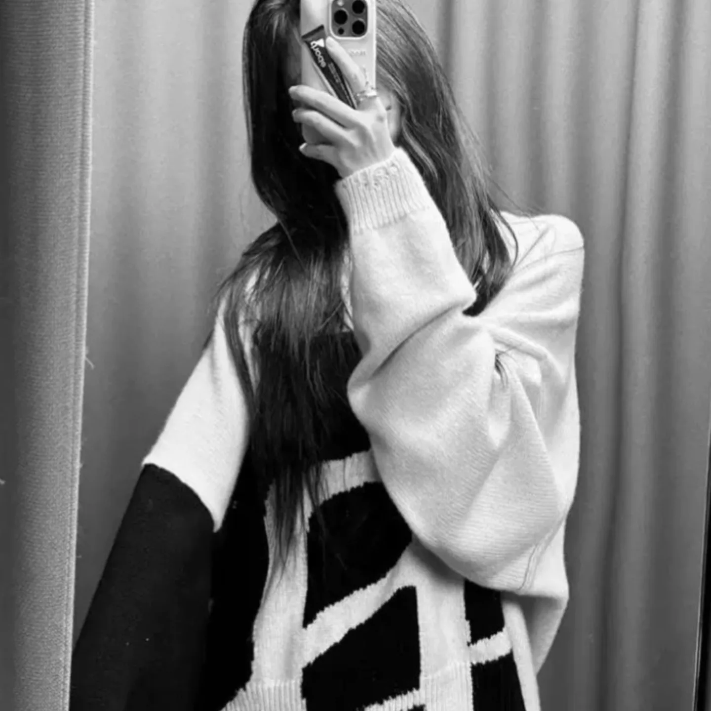 Модный шерстяной свитер ERD Depred Rich в стиле американского ретро-стритстайла для второго поколения, с вышивкой и круглым вырезом, с эффектом «червоточины»
Модный шерстяной свитер ERD Depred Rich в стиле американского ретро-стритстайла для второго поколения, с вышивкой и круглым вырезом, с эффектом «червоточины»