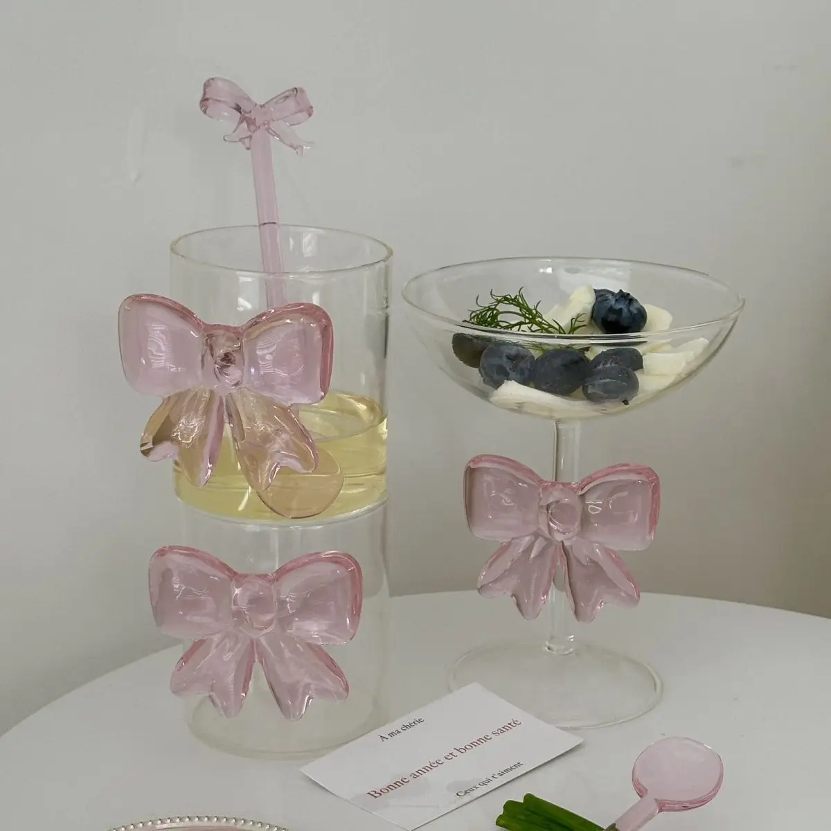 Large bow glass cup luxury pink l ins wind heat-resistant high borosilicate home cold drink cup
Large bow glass cup luxury pink l ins wind heat-resistant high borosilicate home cold drink cup