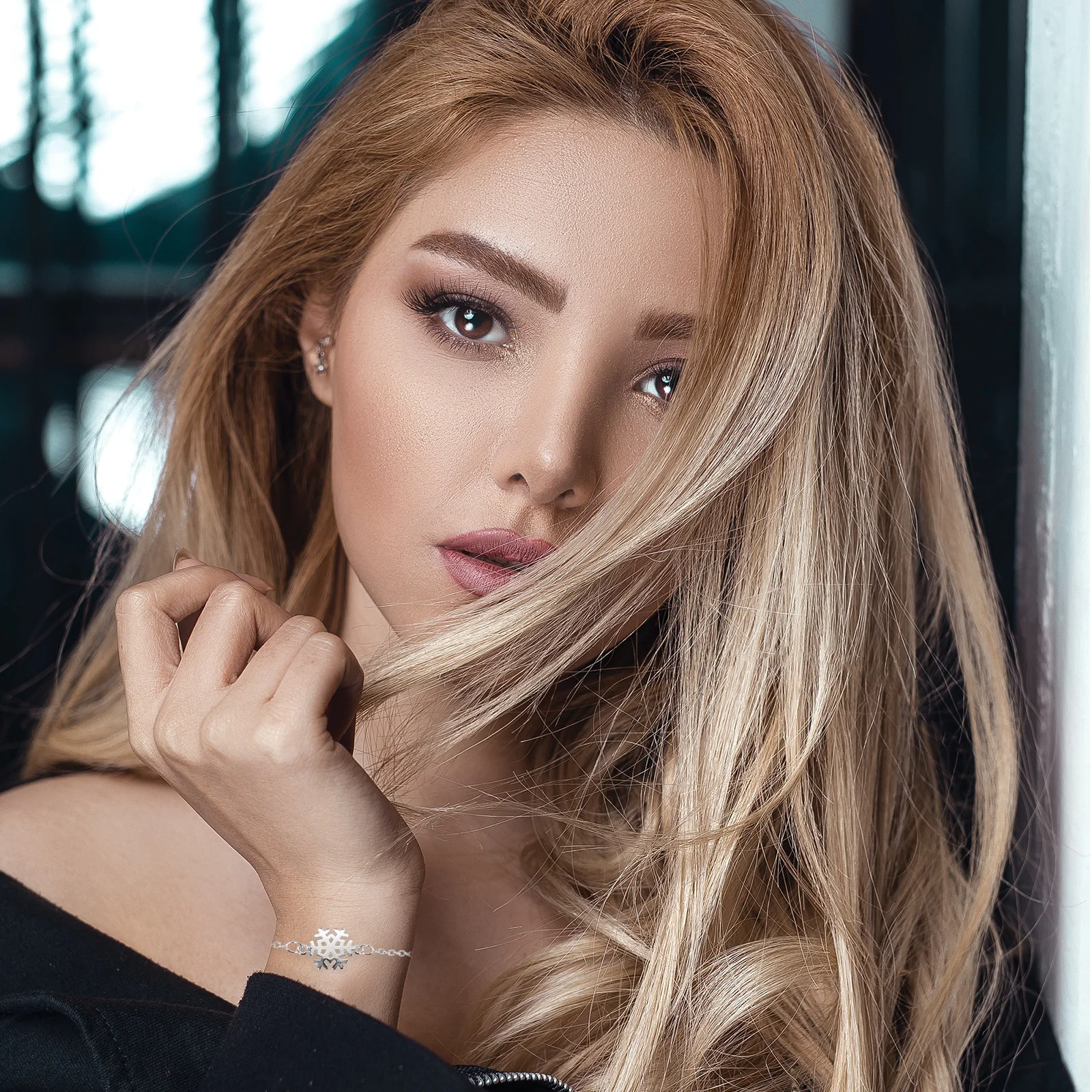 Snowflake Bracelet Lightweight Shiny Design Charm Stretch for Prom Party Church Dance Summer Picnic Jewelry Lover Gift
Snowflake Bracelet Lightweight Shiny Design Charm Stretch for Prom Party Church Dance Summer Picnic Jewelry Lover Gift