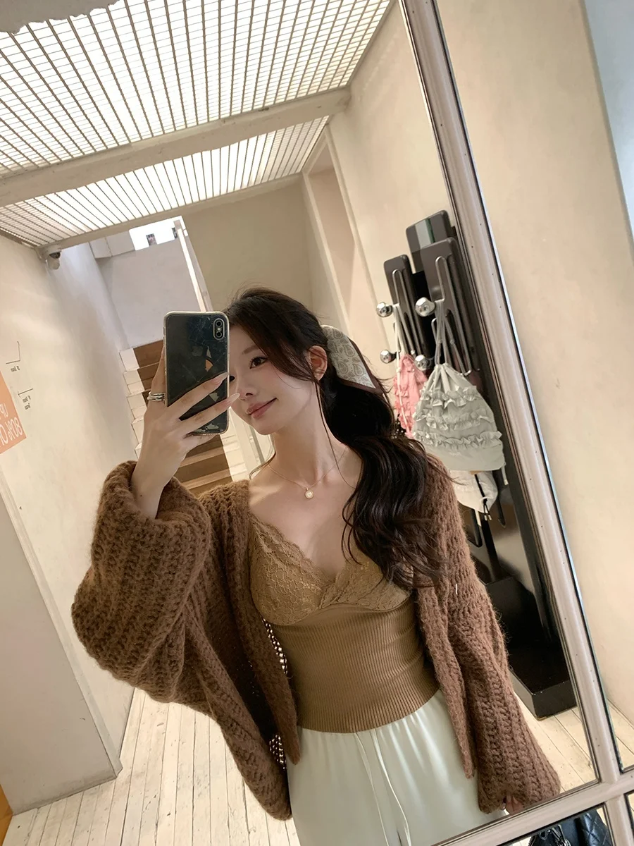 Женский винтажный вязаный кардиган CloudSweet с вырезами, длинными рукавами, V-образным вырезом, средней длины, повседневный, осенний
Женский винтажный вязаный кардиган CloudSweet с вырезами, длинными рукавами, V-образным вырезом, средней длины, повседневный, осенний