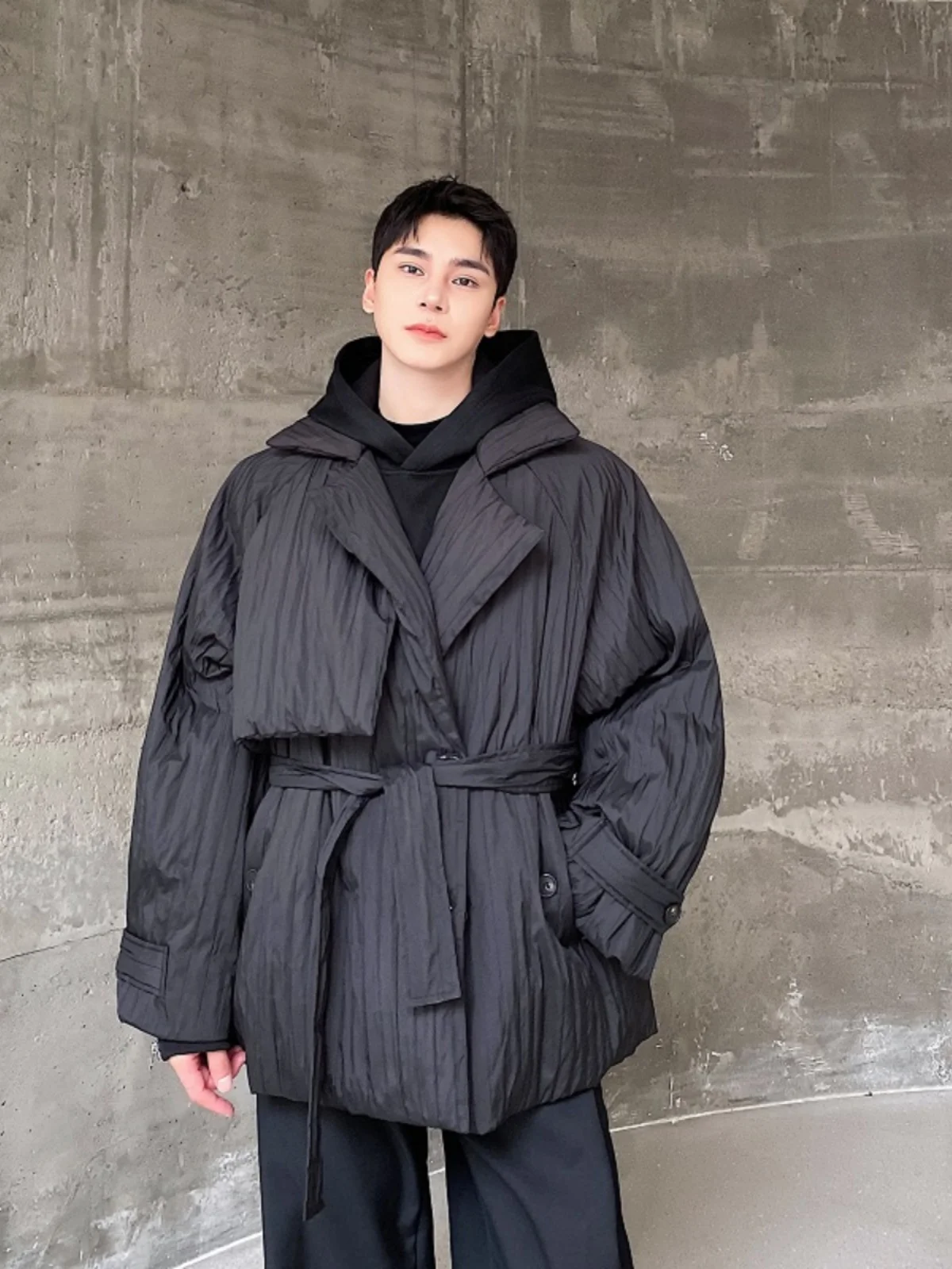 Утепленная белая пуховая куртка средней длины с широкими рукавами, очень теплая, с отложным воротником, плиссированная, утепленная теплой хлопковой подкладкой
Утепленная белая пуховая куртка средней длины с широкими рукавами, очень теплая, с отложным воротником, плиссированная, утепленная теплой хлопковой подкладкой