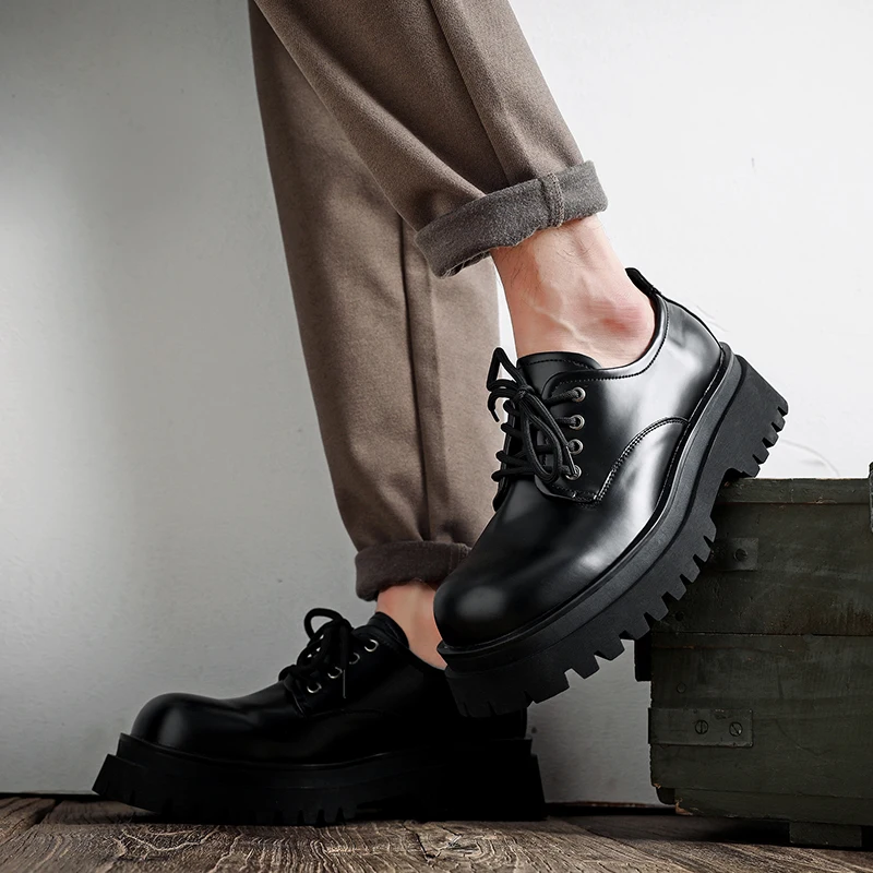 Мужские кожаные туфли на толстой подошве, модный и повседневный минималистичный стиль, для офиса или работы, размеры 38-46, популярные туфли дерби для взрослых, черные.
Мужские кожаные туфли на толстой подошве, модный и повседневный минималистичный стиль, для офиса или работы, размеры 38-46, популярные туфли дерби для взрослых, черные.