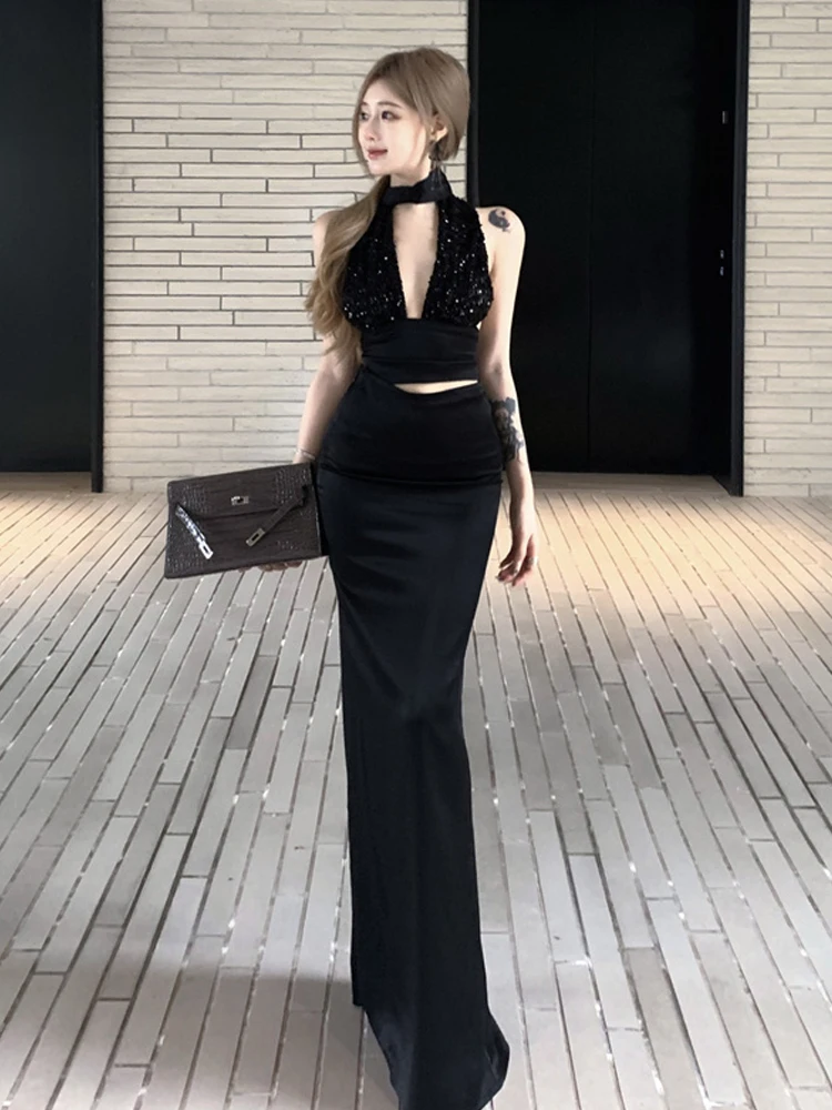Sexy Glitter Low Cut Neckline Short Top Satin Wrap around Skirt Ensemble Fashionable V Neck Two Piece Set for Young Women
Sexy Glitter Low Cut Neckline Short Top Satin Wrap around Skirt Ensemble Fashionable V Neck Two Piece Set for Young Women