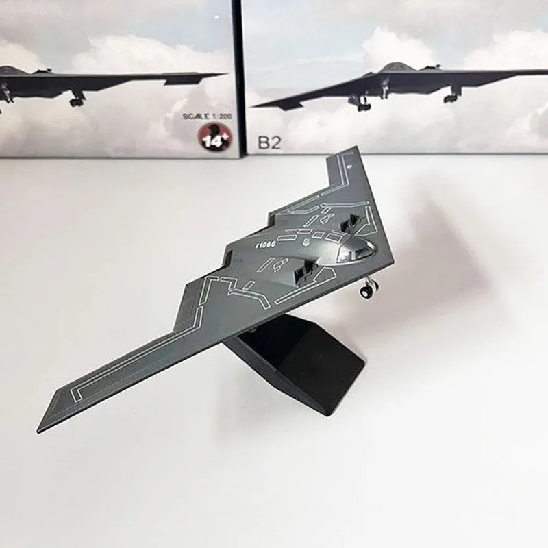 1:200 US B-2 Spirit Bomber Diecast Alloy Finished Model Retractable Landing Gear Military Aircraft Desktop Ornament Collectible
1:200 US B-2 Spirit Bomber Diecast Alloy Finished Model Retractable Landing Gear Military Aircraft Desktop Ornament Collectible