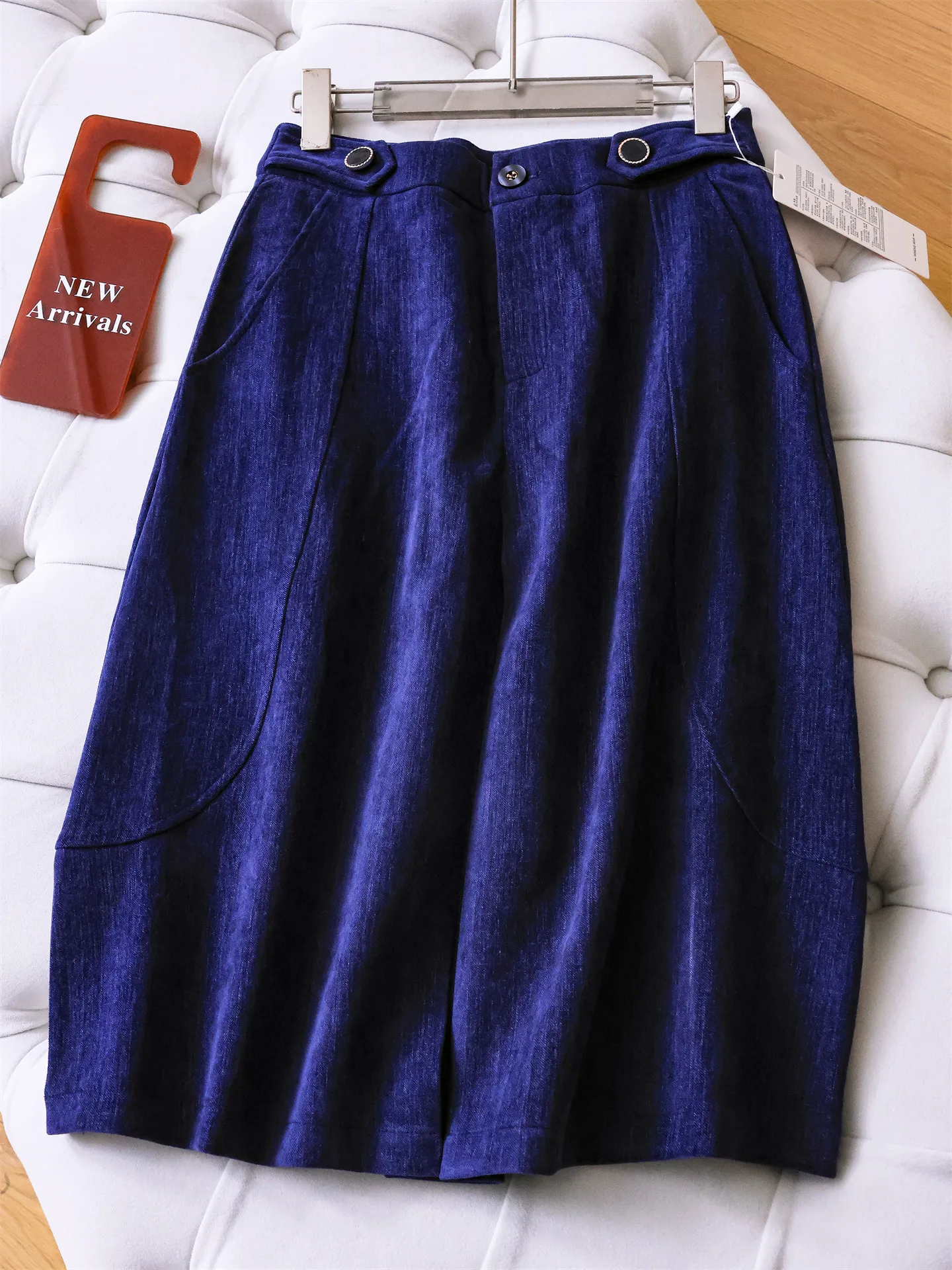 Chic Corduroy A-Line Skirt Women's Fashion Layering Skirts Winter 2025 High Waist Polyester Fiber Non-Stretch Casual Skirts
Chic Corduroy A-Line Skirt Women's Fashion Layering Skirts Winter 2025 High Waist Polyester Fiber Non-Stretch Casual Skirts
