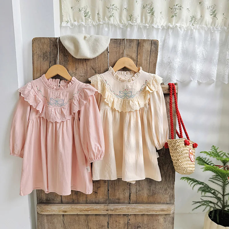 Korean Retro Lace Girl Dress2024Autumn New Bow Embroidered Ruffled Long Sleeve Children's Skirt
Korean Retro Lace Girl Dress2024Autumn New Bow Embroidered Ruffled Long Sleeve Children's Skirt