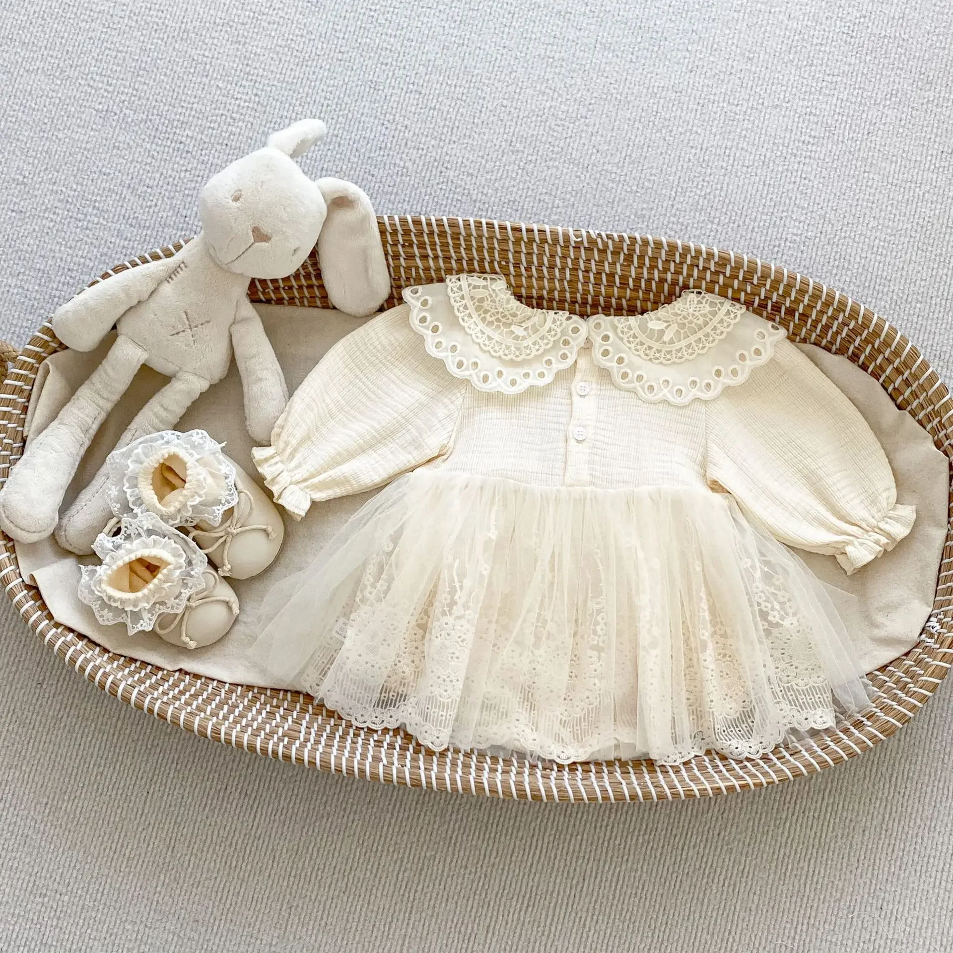 4434-1 Baby Clothes Autumn 2024 New Sweet Gauze Girl's Romper Dress Lace Princess Climbing Clothes
4434-1 Baby Clothes Autumn 2024 New Sweet Gauze Girl's Romper Dress Lace Princess Climbing Clothes