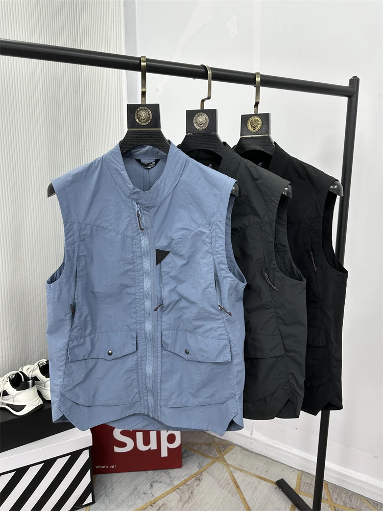 Легкий водонепроницаемый мужской многофункциональный жилет для походов и активного отдыха, модный городской летний тонкий жилет на молнии
Легкий водонепроницаемый мужской многофункциональный жилет для походов и активного отдыха, модный городской летний тонкий жилет на молнии