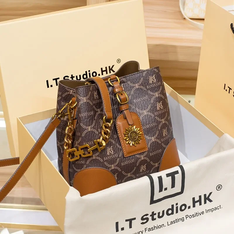 Women's Handbag, Genuine Leather Handbag, Bucket Bag, Women's 2024 New High-end Texture Crossbody Bag, One Shoulder Square Bag
Women's Handbag, Genuine Leather Handbag, Bucket Bag, Women's 2024 New High-end Texture Crossbody Bag, One Shoulder Square Bag