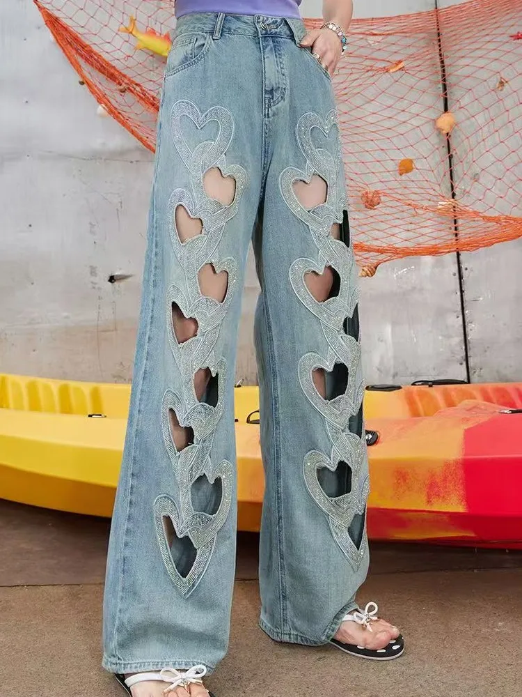 2025 Fashion Love Print Decoration Denim Pants Women Loose Straight Jeans Female Casual Midi Waist Trousers New Trend Streetwear
2025 Fashion Love Print Decoration Denim Pants Women Loose Straight Jeans Female Casual Midi Waist Trousers New Trend Streetwear