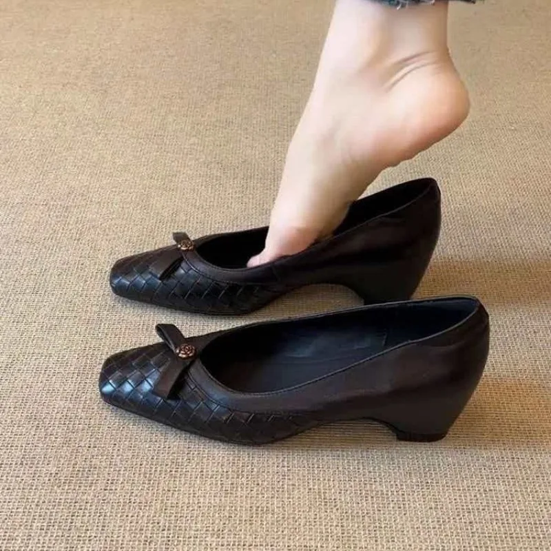 Comfortable Low Heel Flat Knot Slip-On Women's Shoes Woven Versatile Square Head Chunky Heel Spring Autumn Commuter Shoes
Comfortable Low Heel Flat Knot Slip-On Women's Shoes Woven Versatile Square Head Chunky Heel Spring Autumn Commuter Shoes